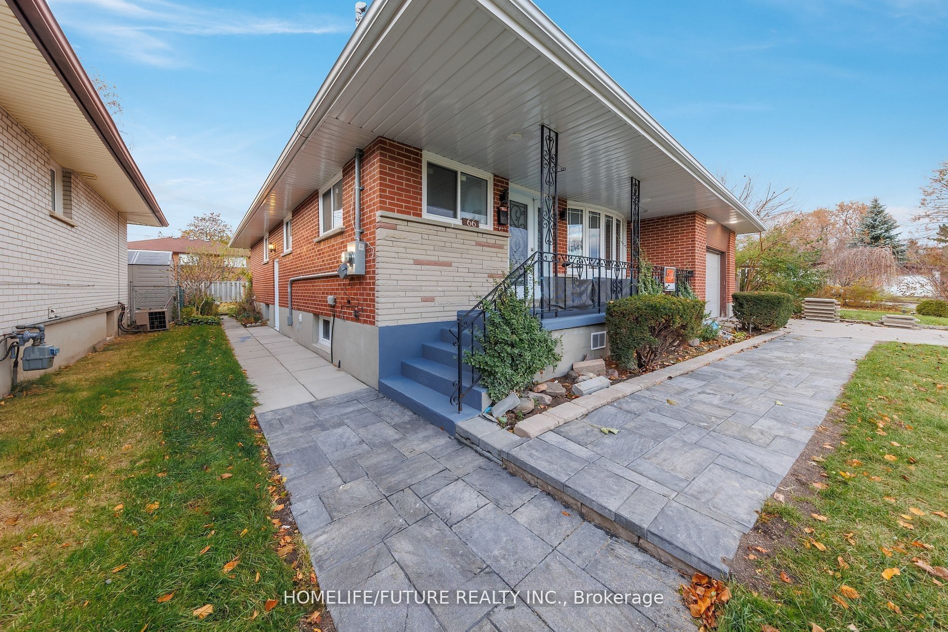 66 Valdez Court Main, Oshawa, ON L1J 5W9 photo 4
