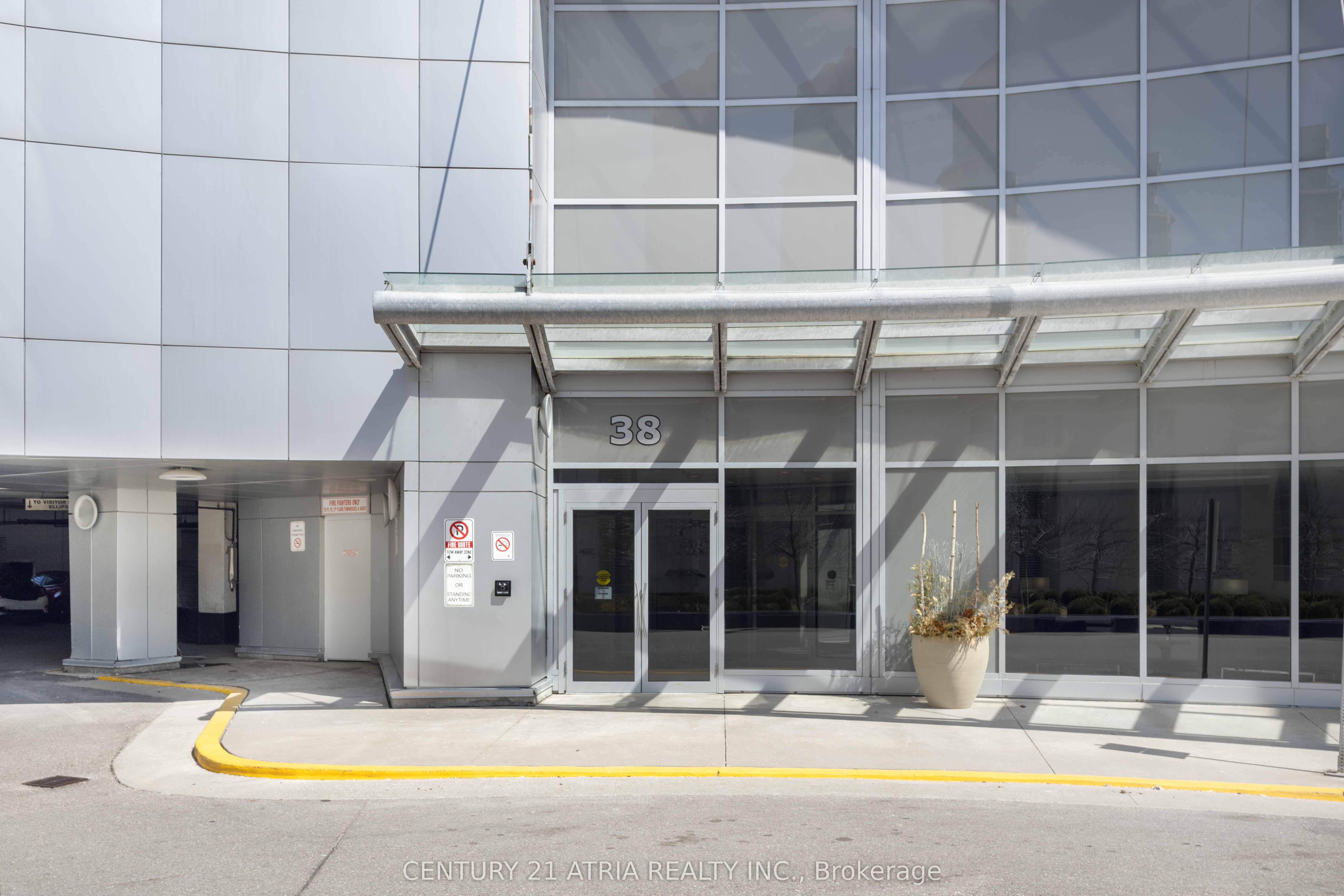38 Lee Centre Drive 2910, Toronto, ON M1H 3J7 photo 4