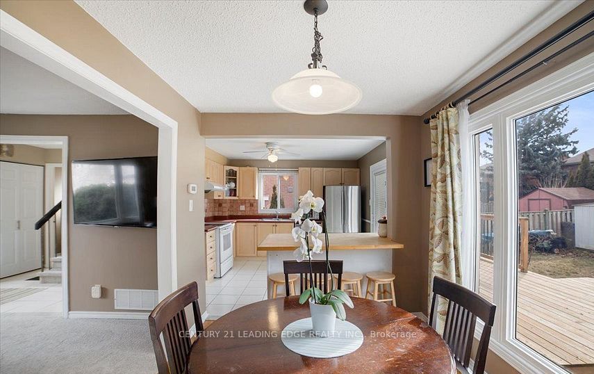 618 Beckworth Square Main and Second, Pickering, ON L1V 3K4 photo 3