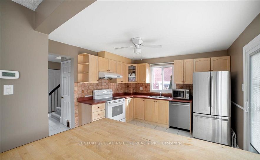 618 Beckworth Square Main and Second, Pickering, ON L1V 3K4 photo 5