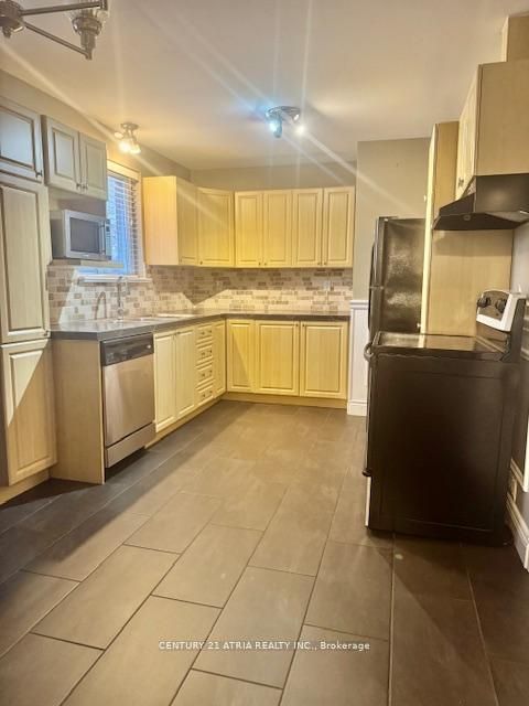 695 Annland Street, Pickering, ON L1W 1A9 photo 4