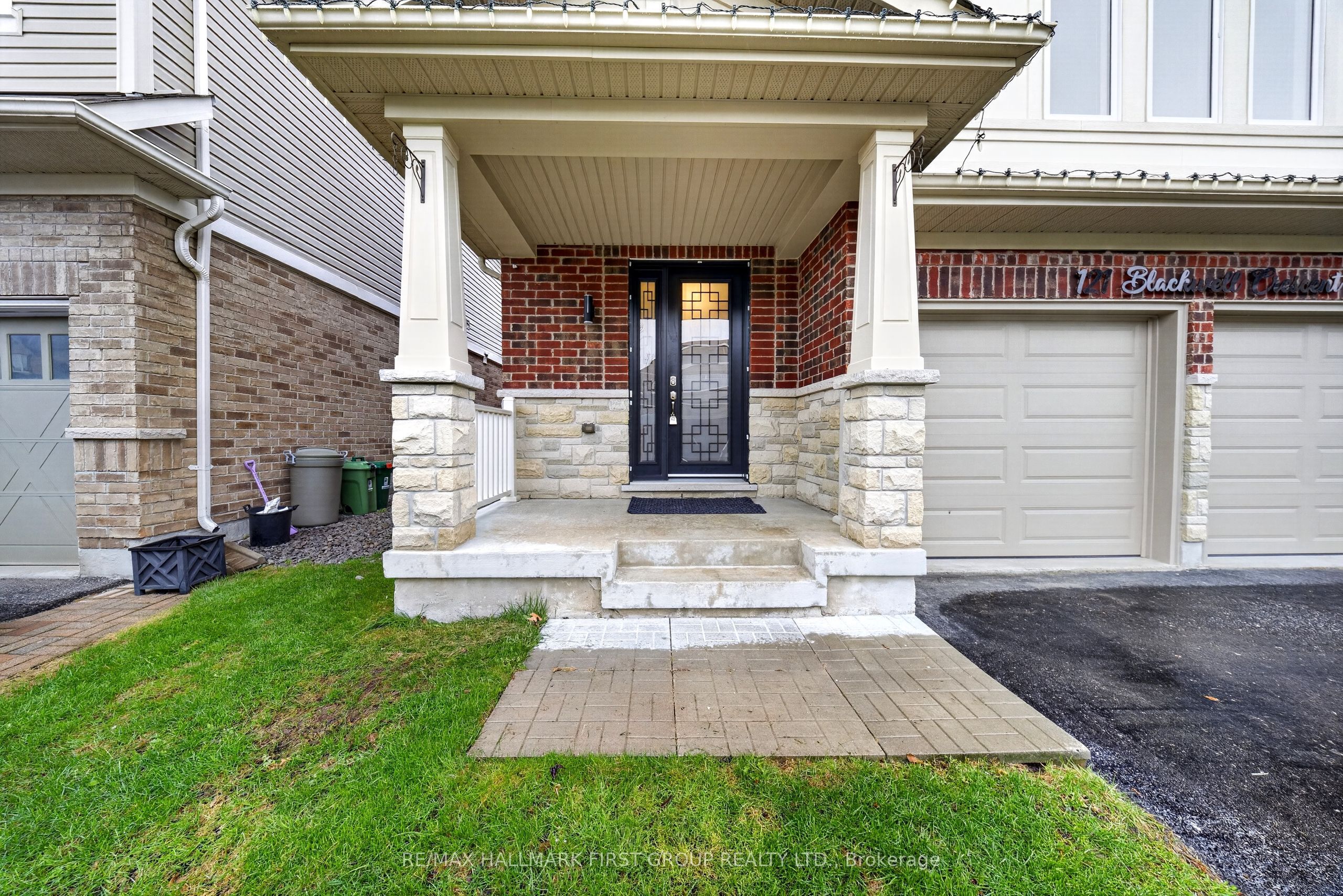 121 Blackwell Crescent, Oshawa, ON L1L 0C1 photo 2