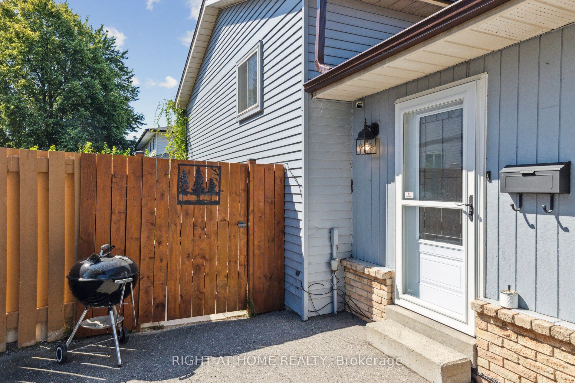 403 Chandos Court, Oshawa, ON L1J 6R1 photo 3