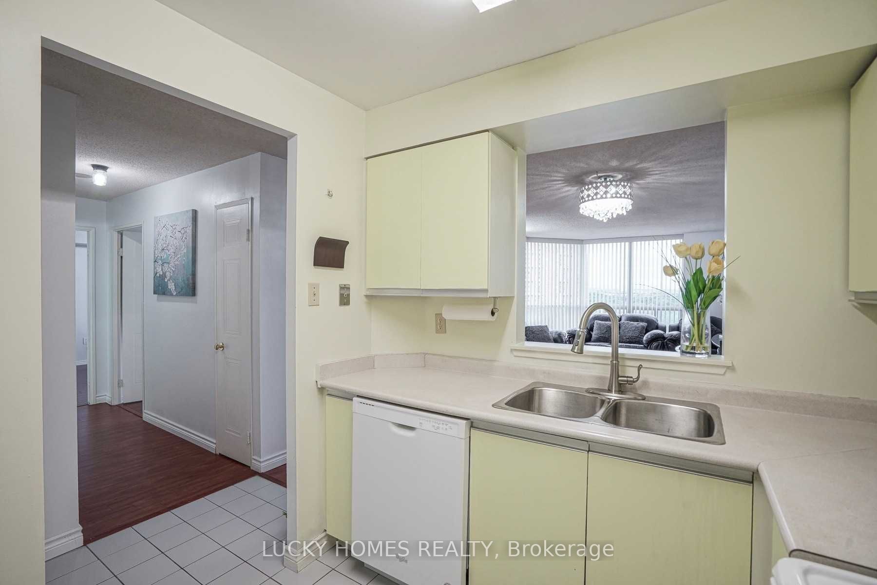 430 Mclevin Avenue 915, Toronto, ON M1B 5P1 photo 2