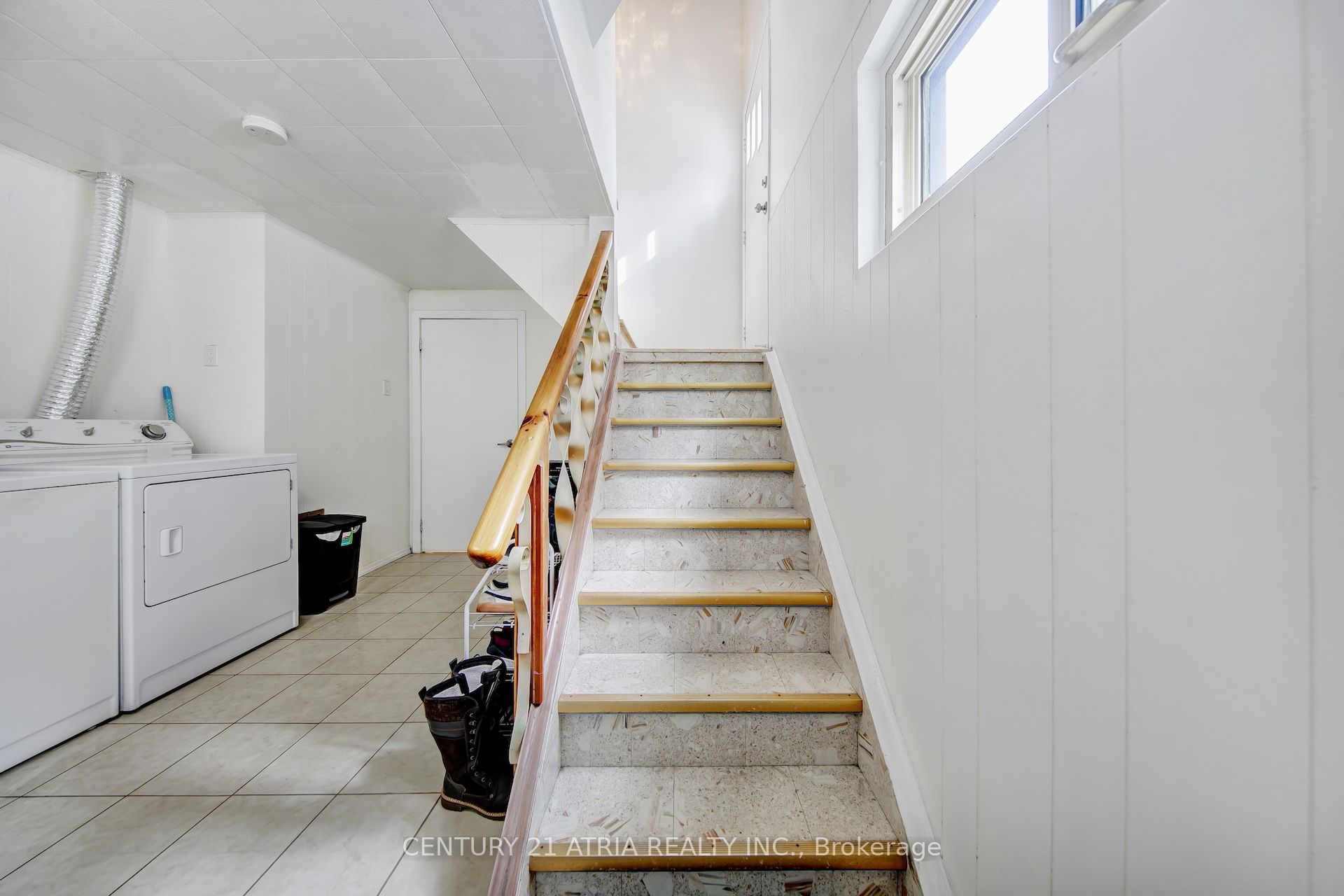 43 Aragon Avenue Unit A, Toronto, ON M1T 1X8