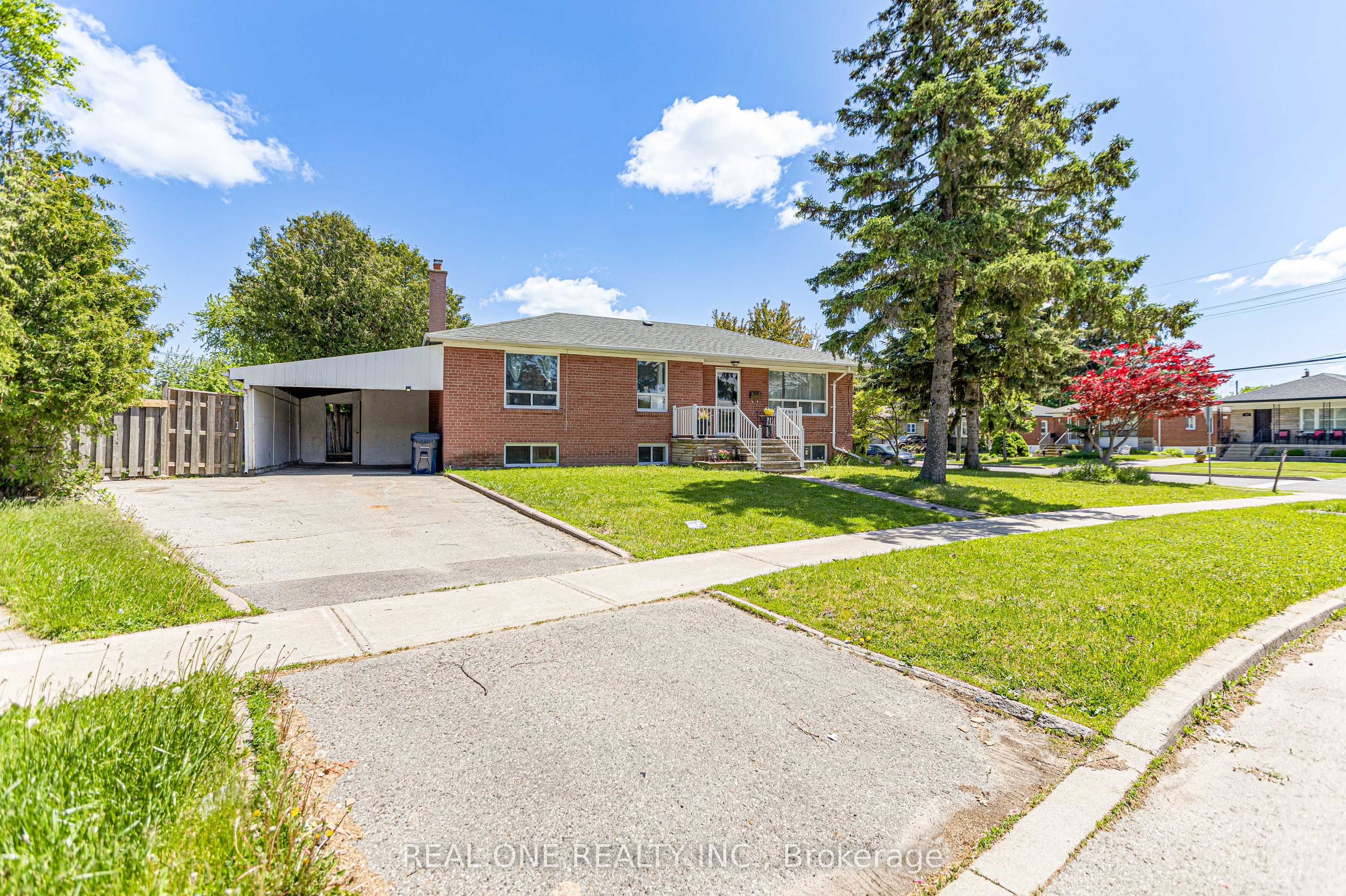 1 Gilroy Drive, Toronto, ON M1P 1Z8