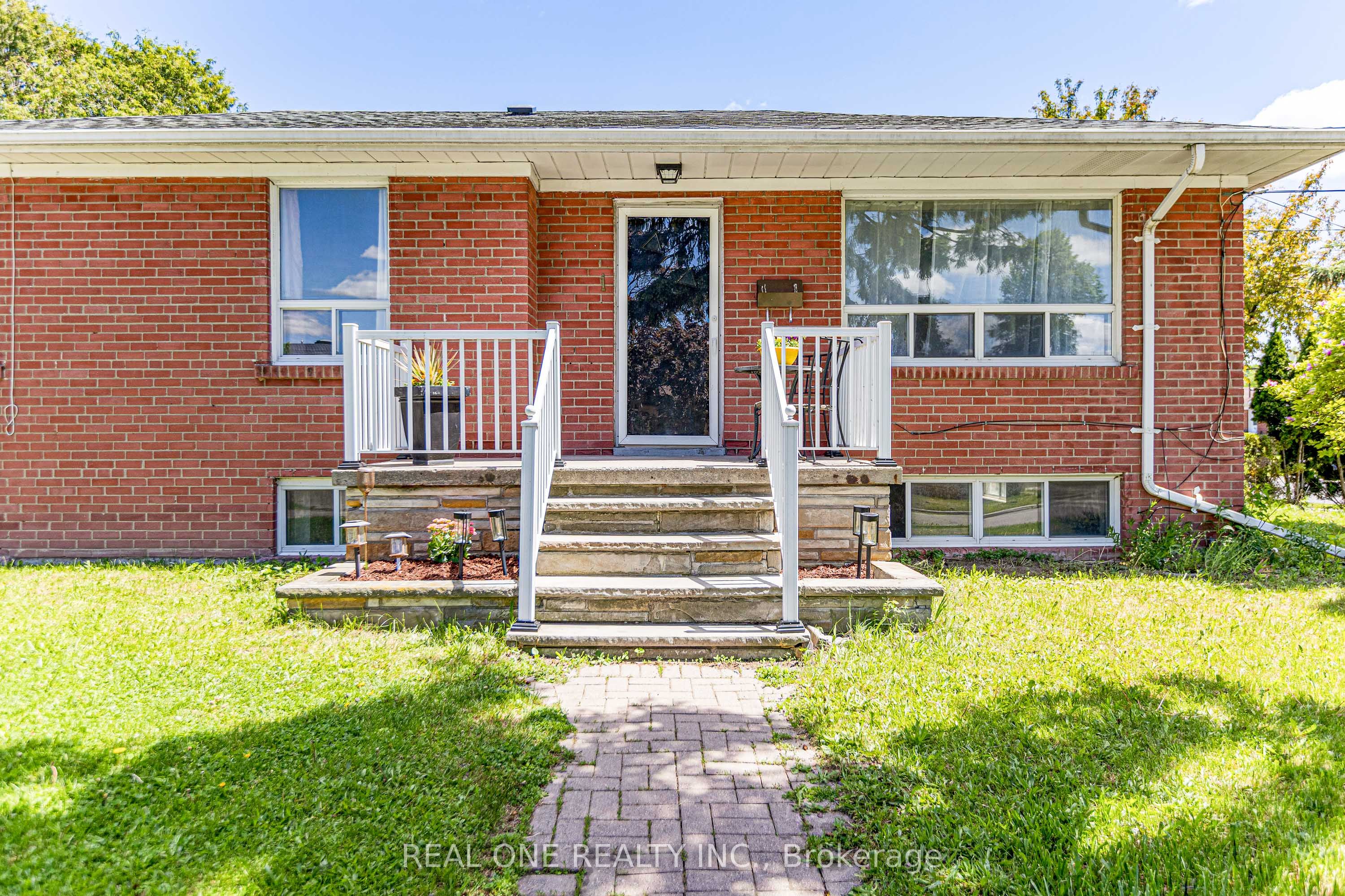 1 Gilroy Drive, Toronto, ON M1P 1Z8 photo 3