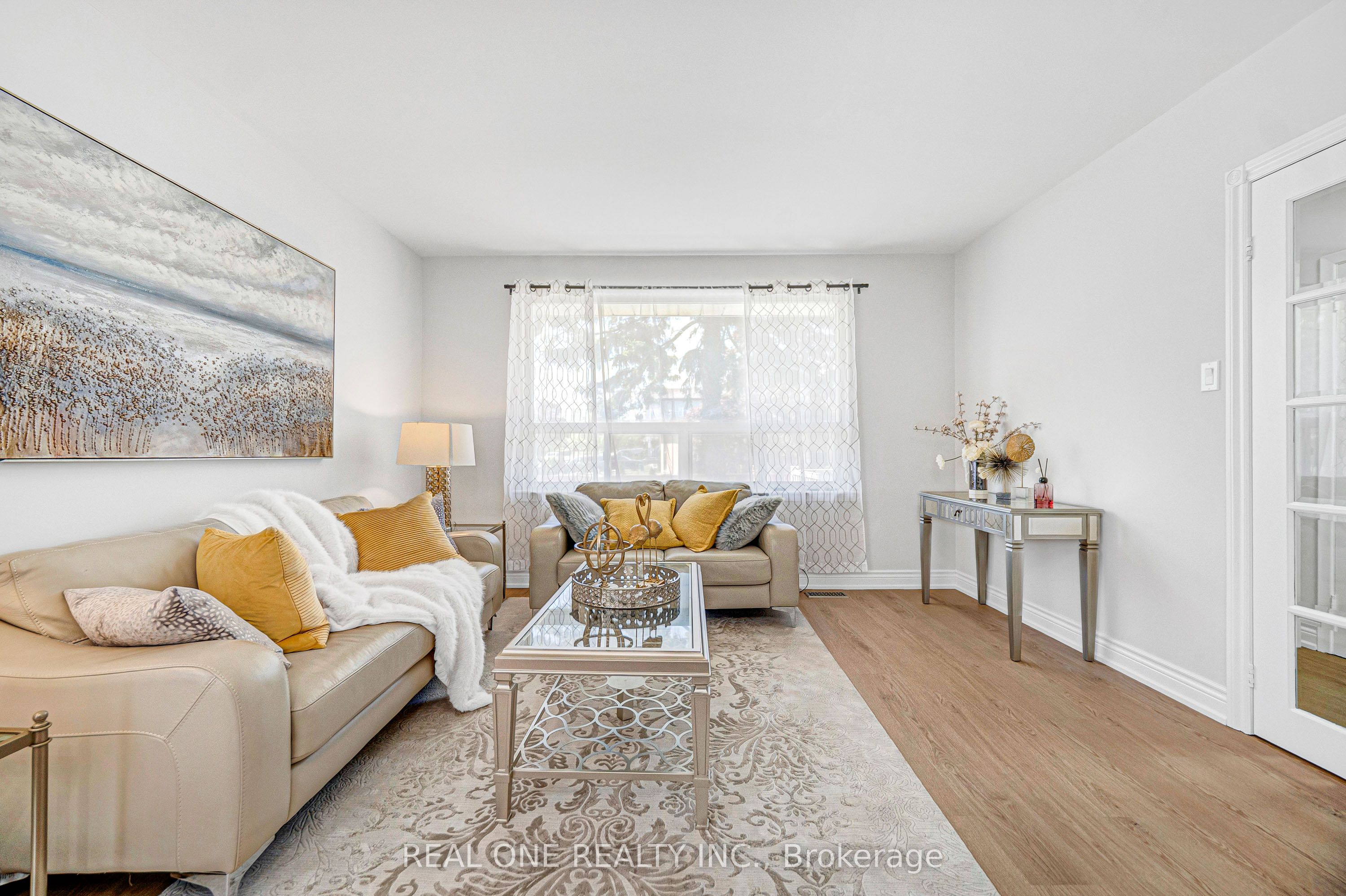 1 Gilroy Drive, Toronto, ON M1P 1Z8 photo 4