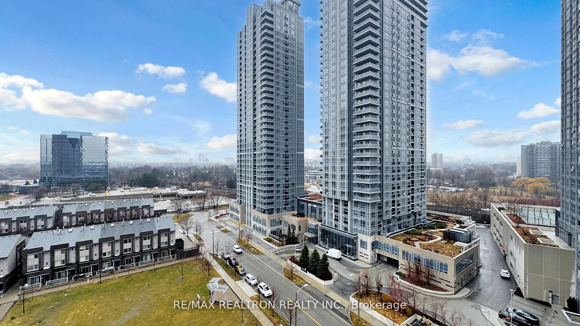 181 Village Green Square 1217, Toronto, ON M1S 0K6