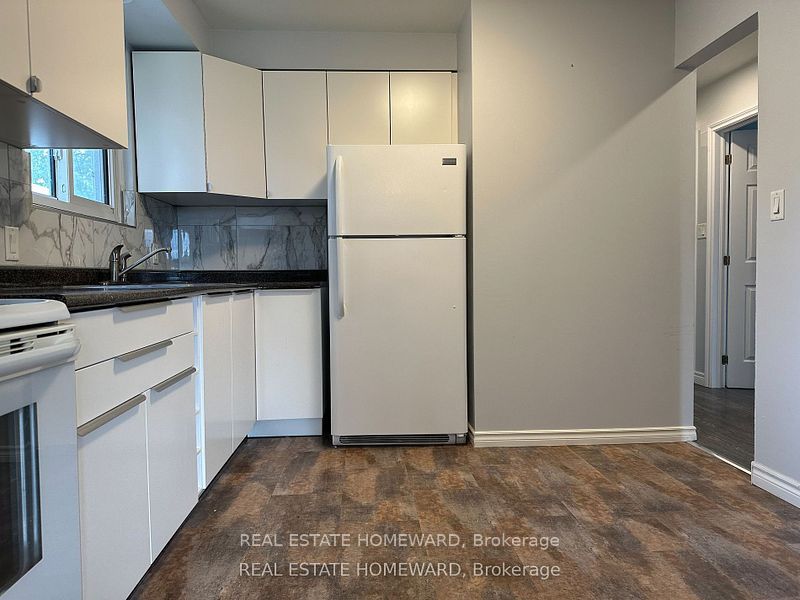 511 Harris Court Upper, Whitby, ON L1N 3C6 photo 2