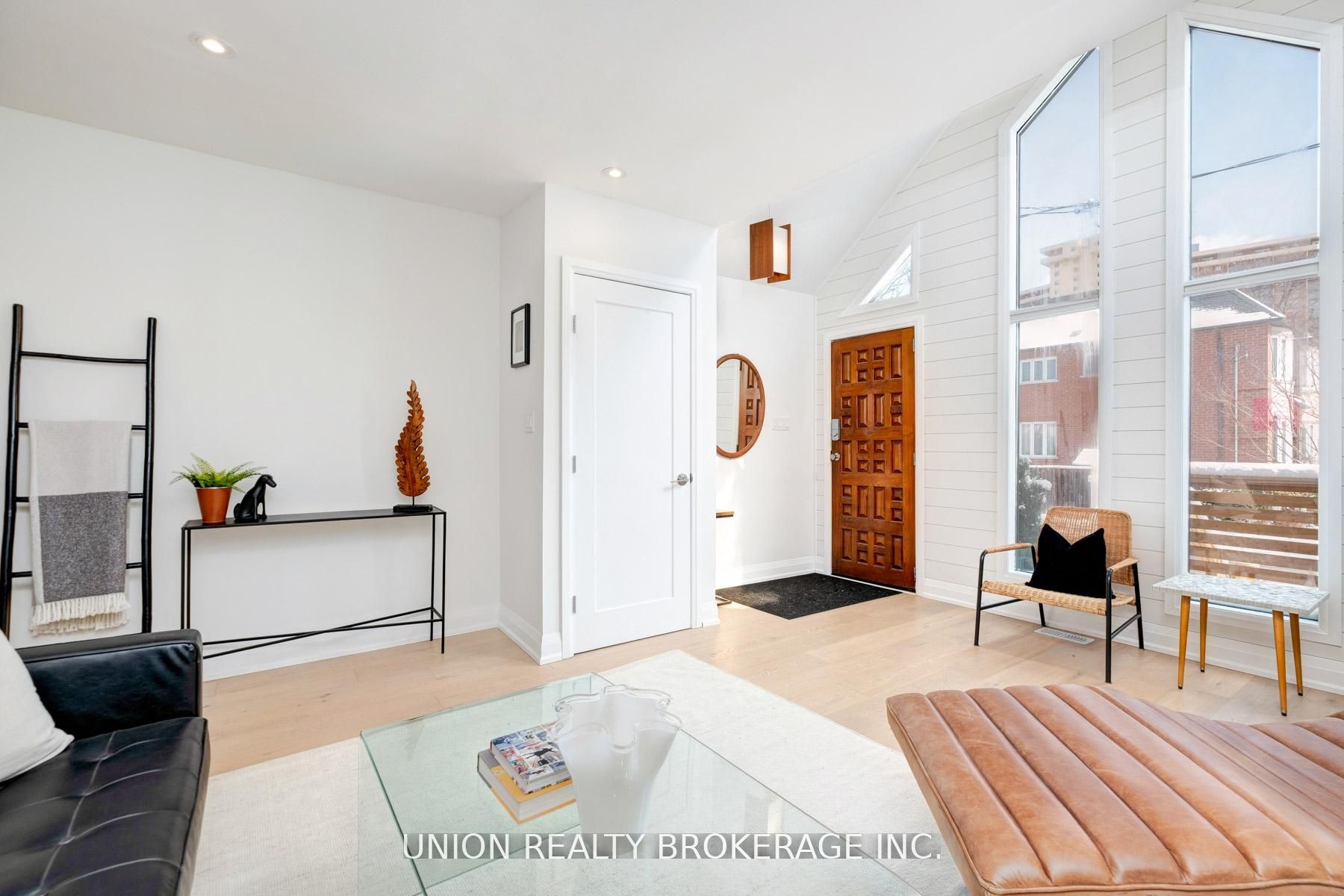 8 Bryant Avenue, Toronto, ON M4C 5G8 photo 2