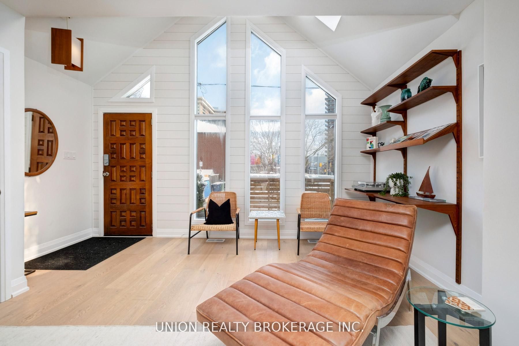 8 Bryant Avenue, Toronto, ON M4C 5G8 photo 3