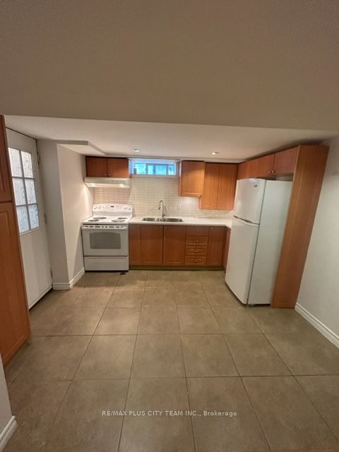 686 Sammon Avenue BSMT, Toronto, ON M4C 2E2 photo 2