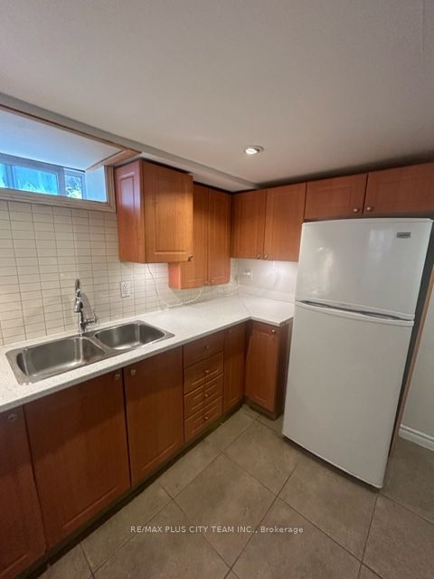 686 Sammon Avenue BSMT, Toronto, ON M4C 2E2 photo 5