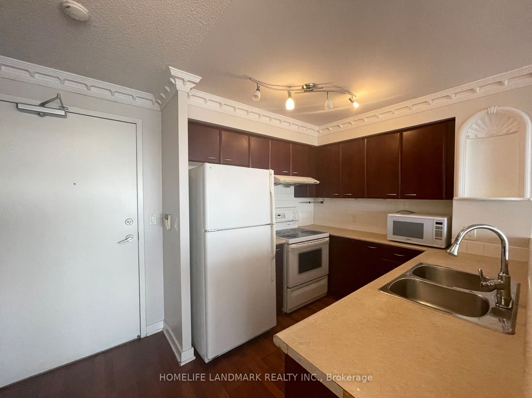 38 Lee Centre Drive 2609, Toronto, ON M1H 3J7 photo 5