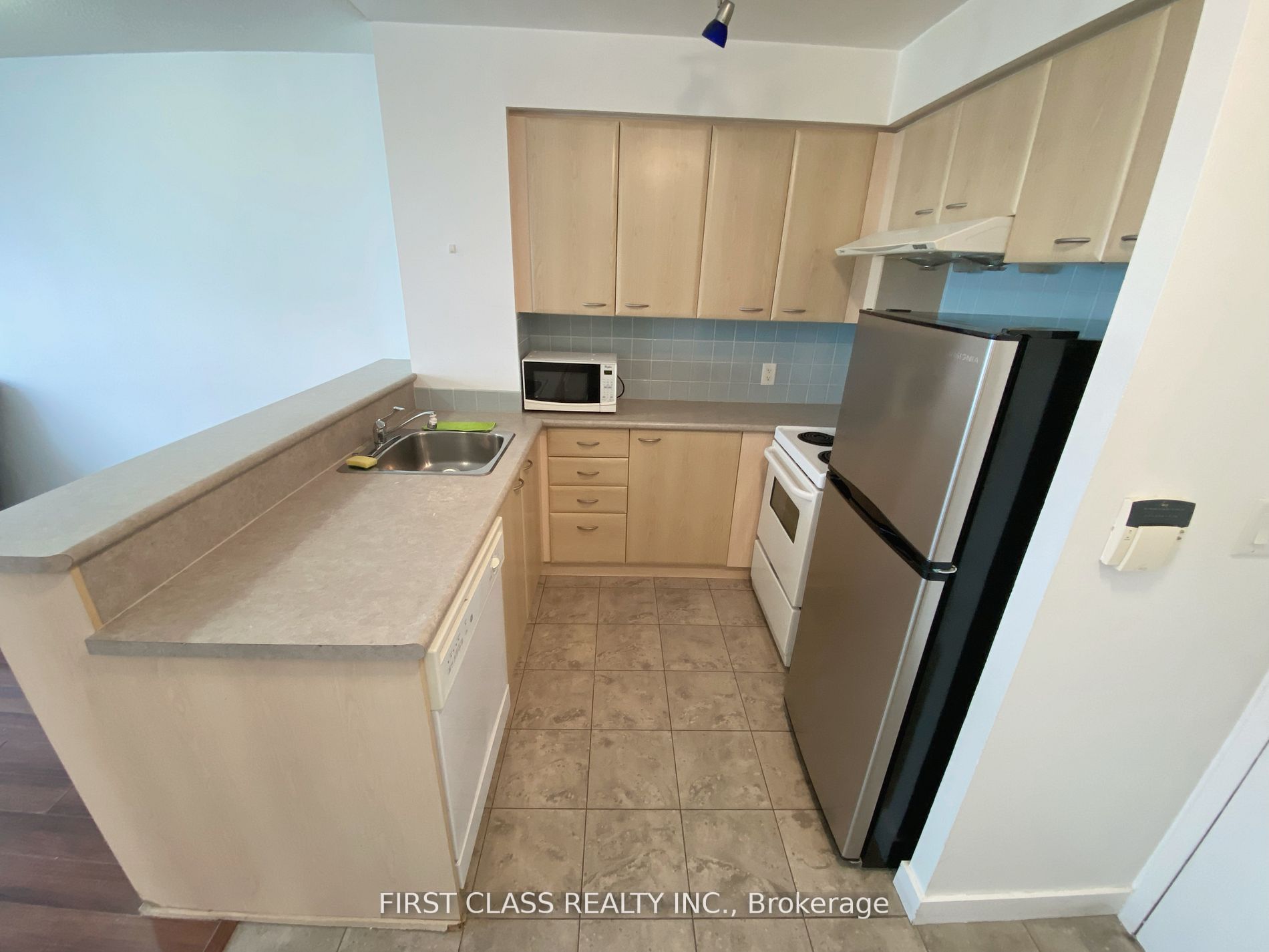 36 Lee Centre Drive 3006, Toronto, ON M1H 3K2 photo 5