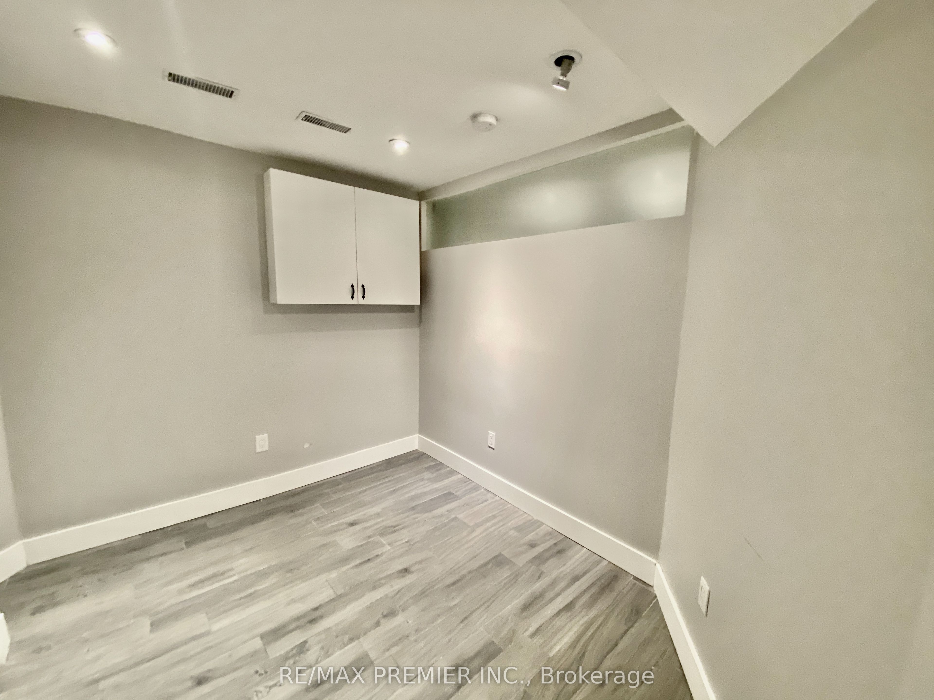 50 Pape Avenue 1, Toronto, ON M4M 2V6 photo 2