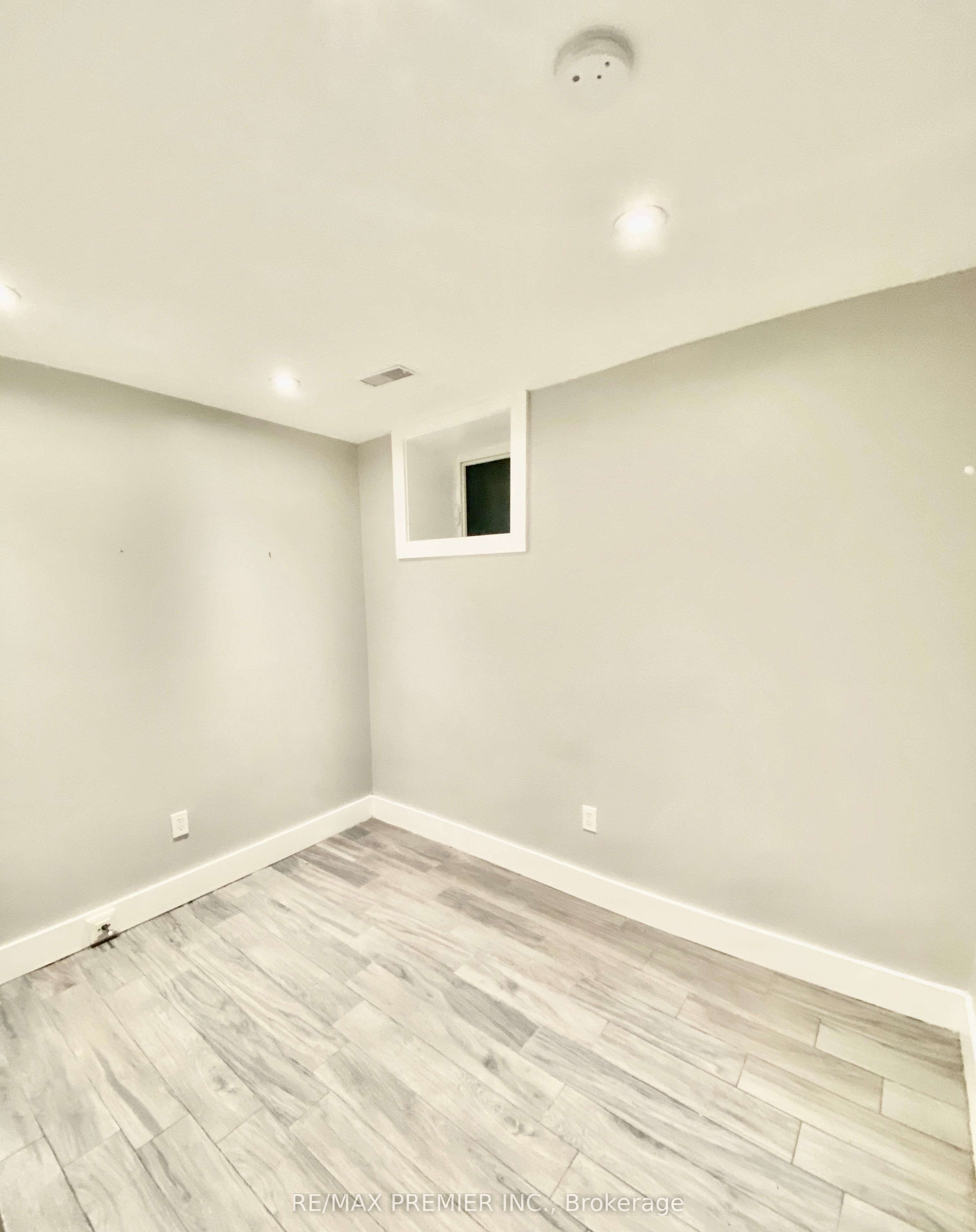 50 Pape Avenue 1, Toronto, ON M4M 2V6 photo 4