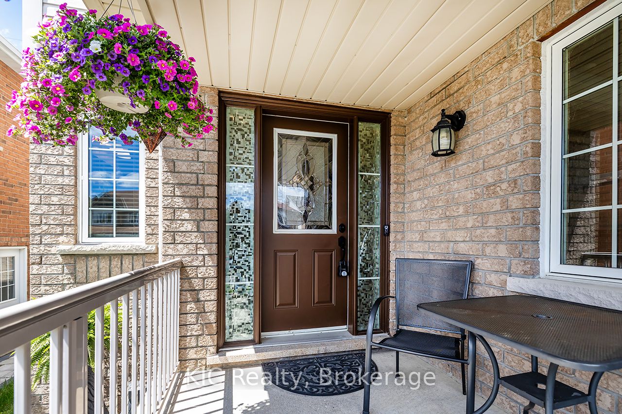40 Puttingedge Drive, Whitby, ON L1R 0H7 photo 4