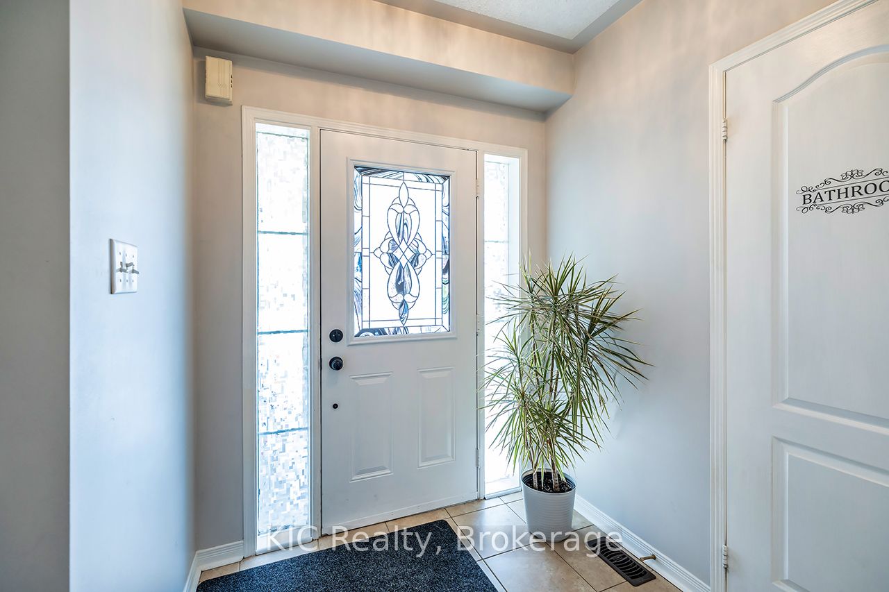 40 Puttingedge Drive, Whitby, ON L1R 0H7 photo 5