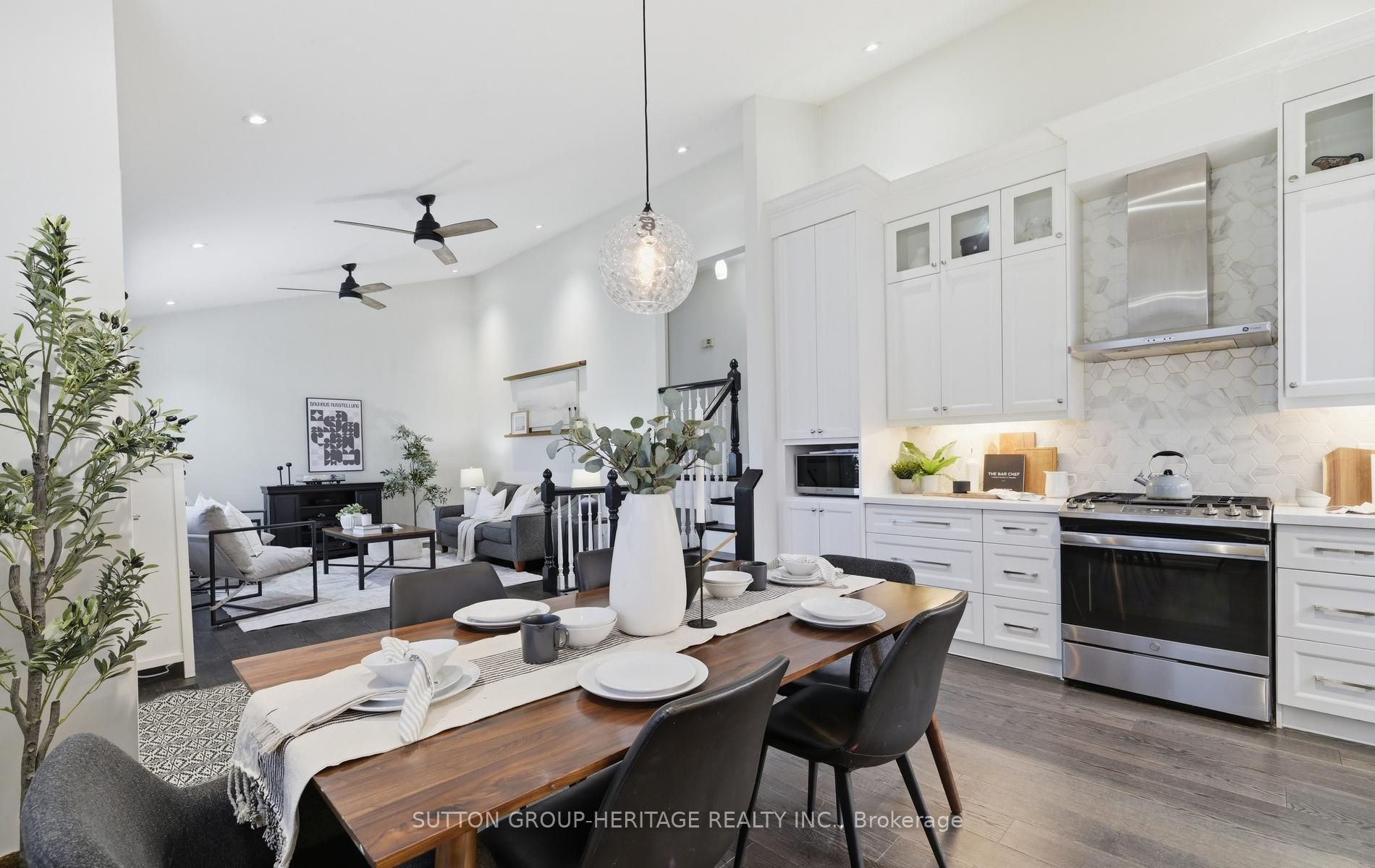 919 Bayview Avenue, Whitby, ON L1N 1E2
