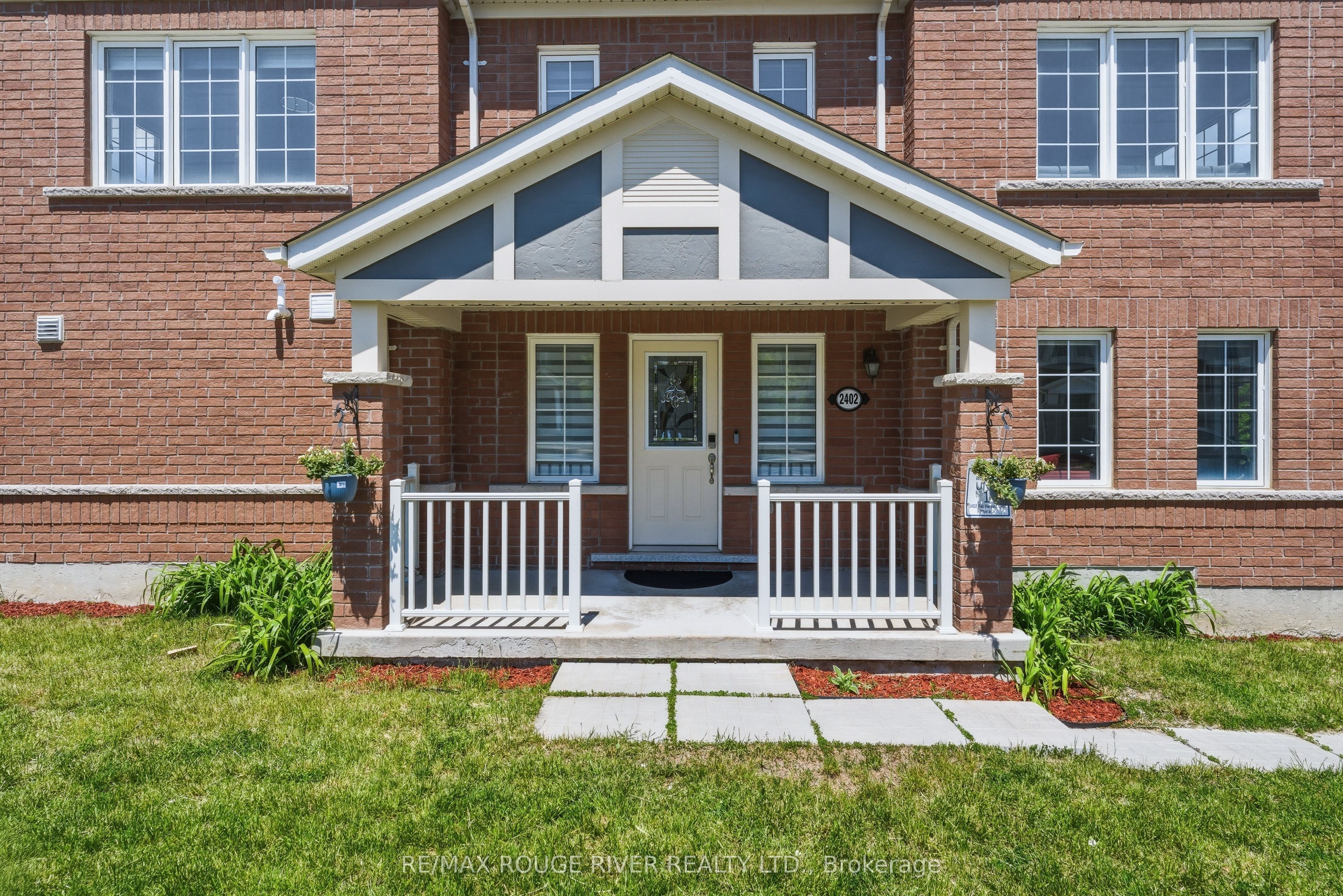 2402 Fall Harvest Crescent, Pickering, ON L1X 0G2 photo 3