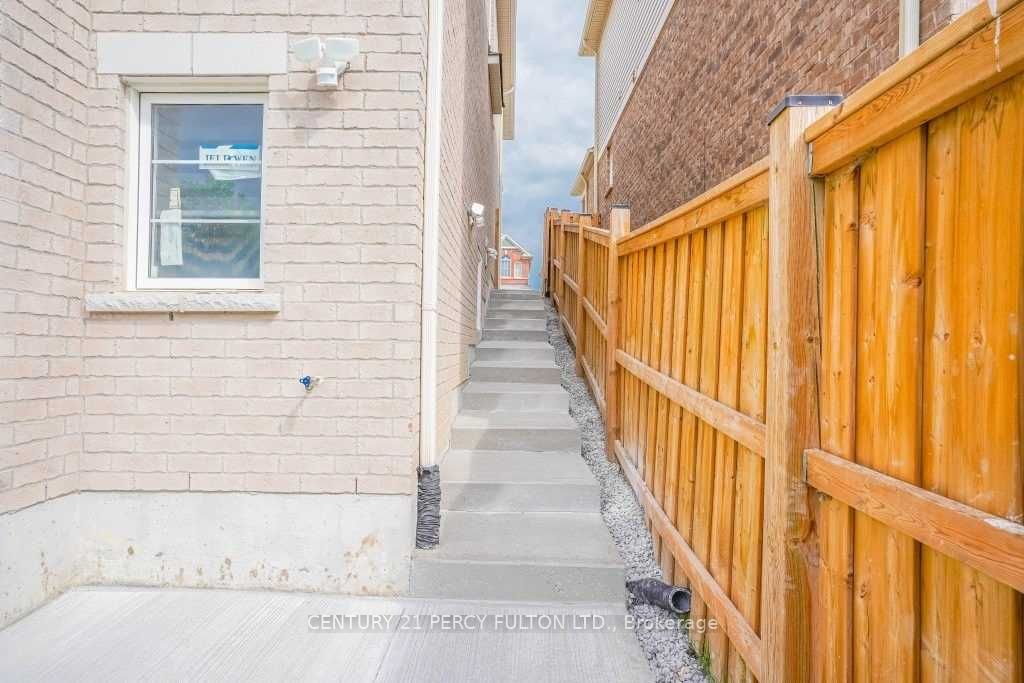 1040 Foxtail Crescent Bsmt, Pickering, ON L1X 0E7 photo 3