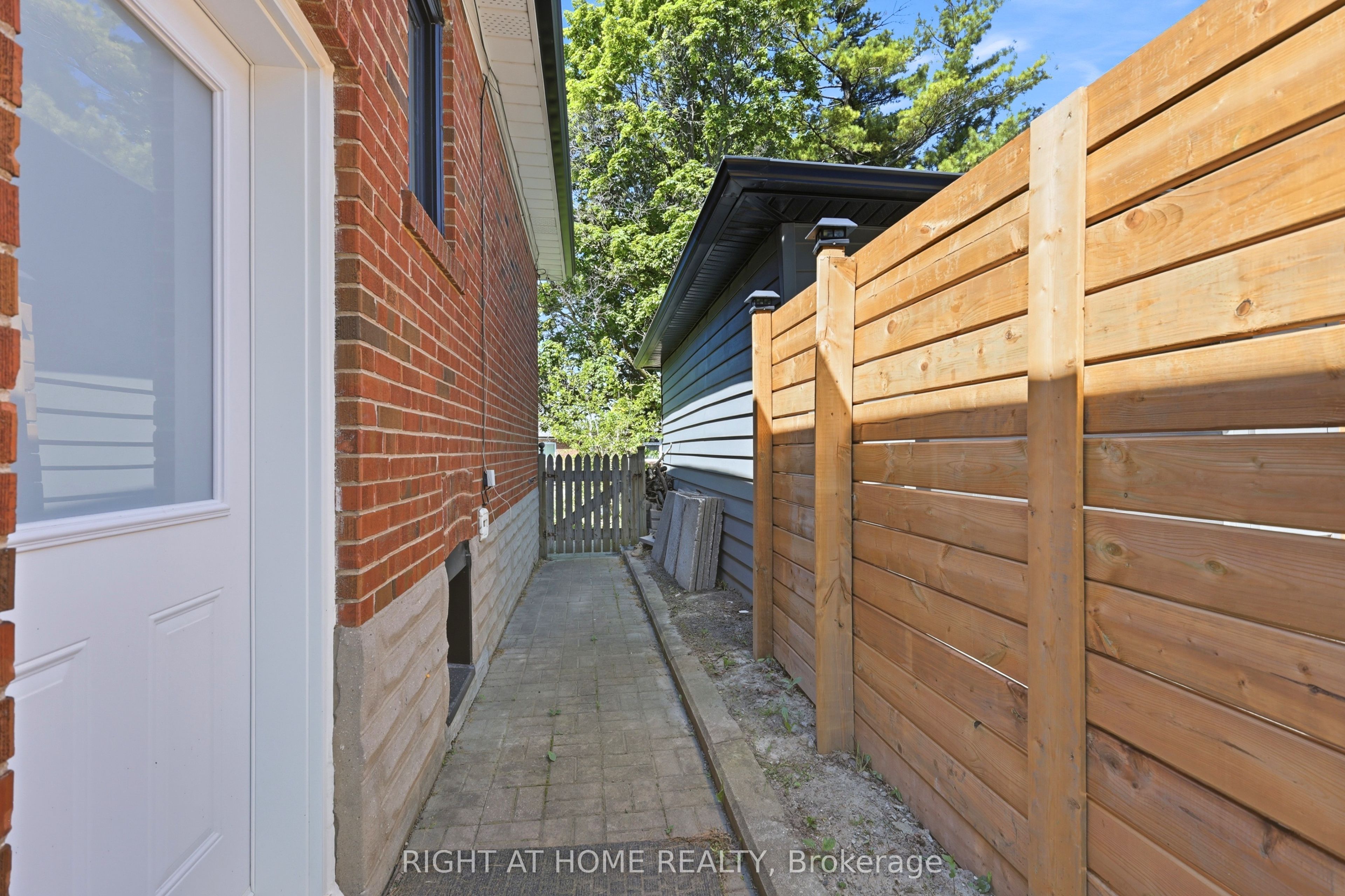 36 Vauxhall Drive, Toronto, ON M1P 1P7 photo 4