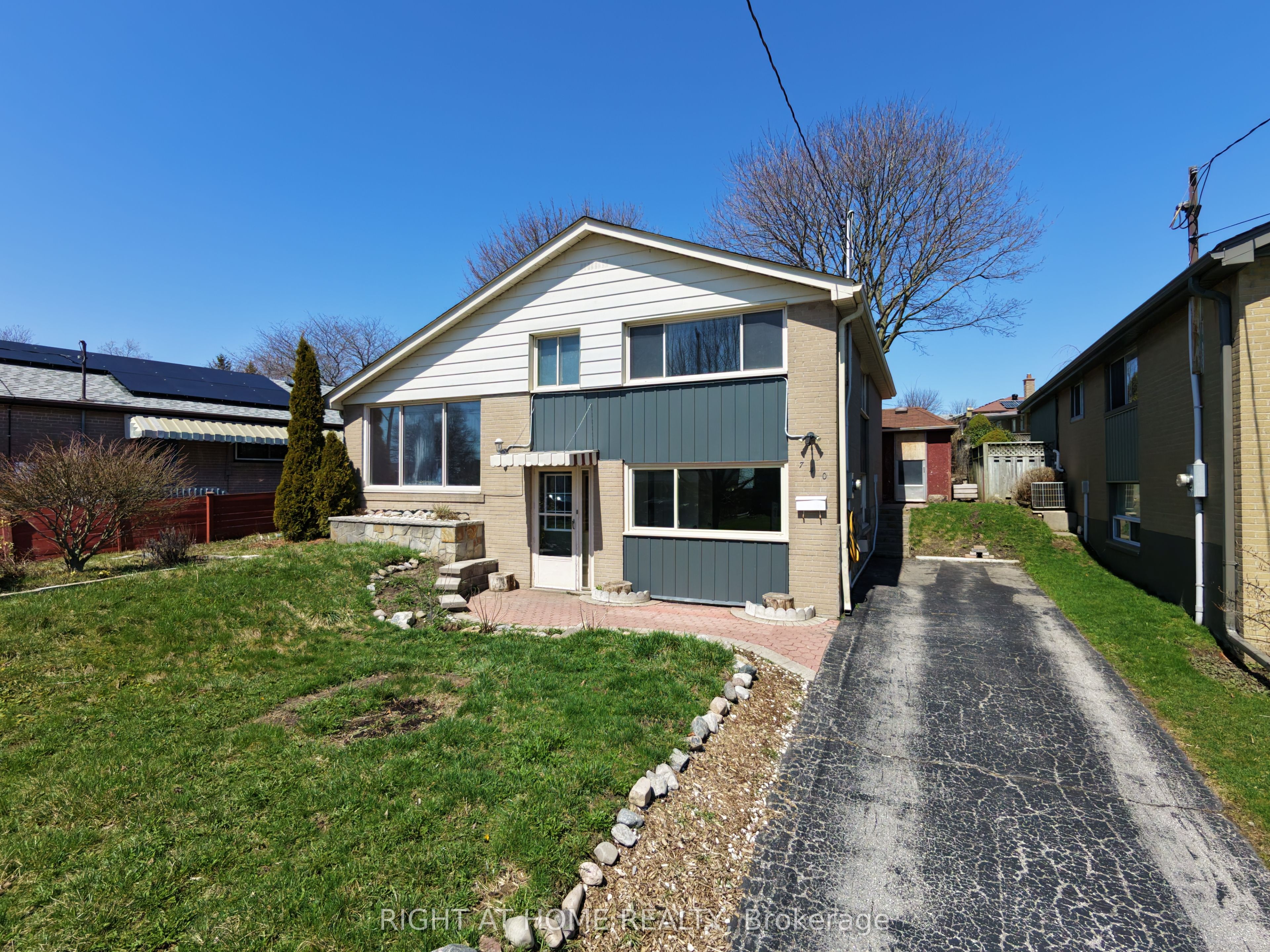 740 Stone Street, Oshawa, ON L1J 1A6 photo 2