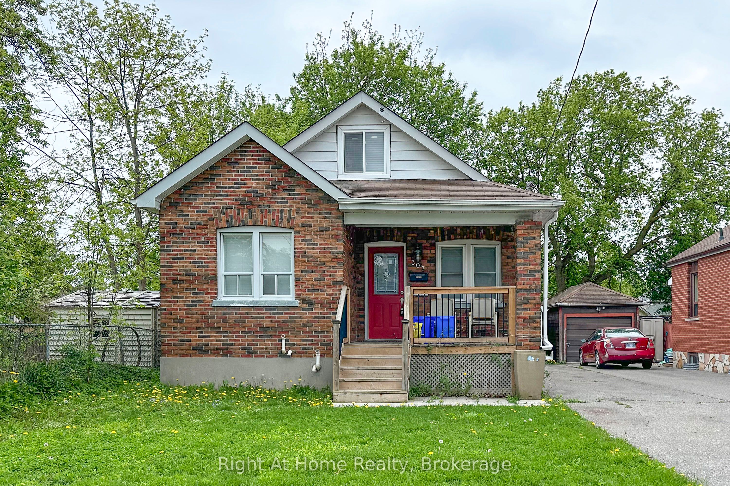 307 Vimy Avenue Main, Oshawa, ON L1H 2M9