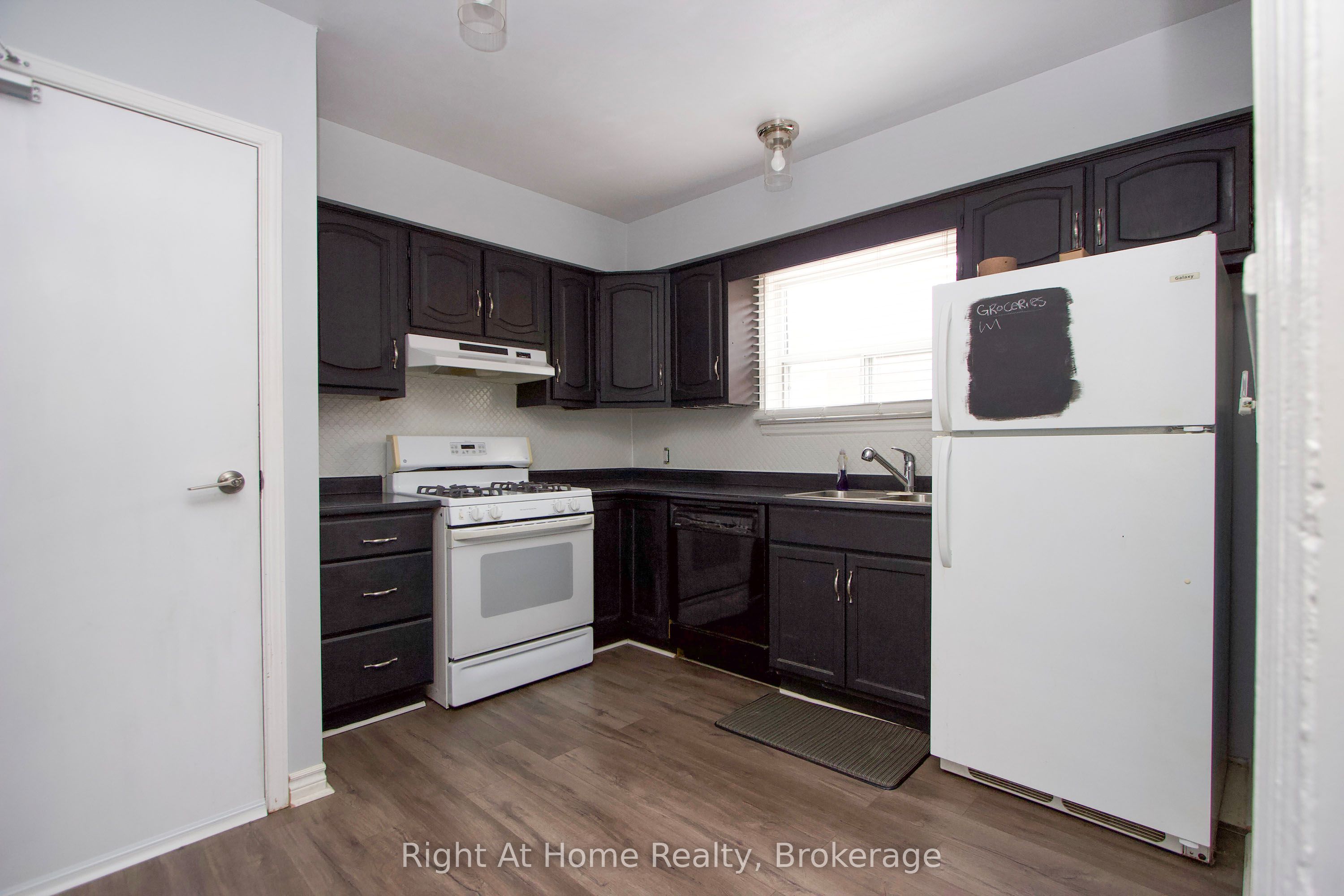 307 Vimy Avenue Main, Oshawa, ON L1H 2M9 photo 5