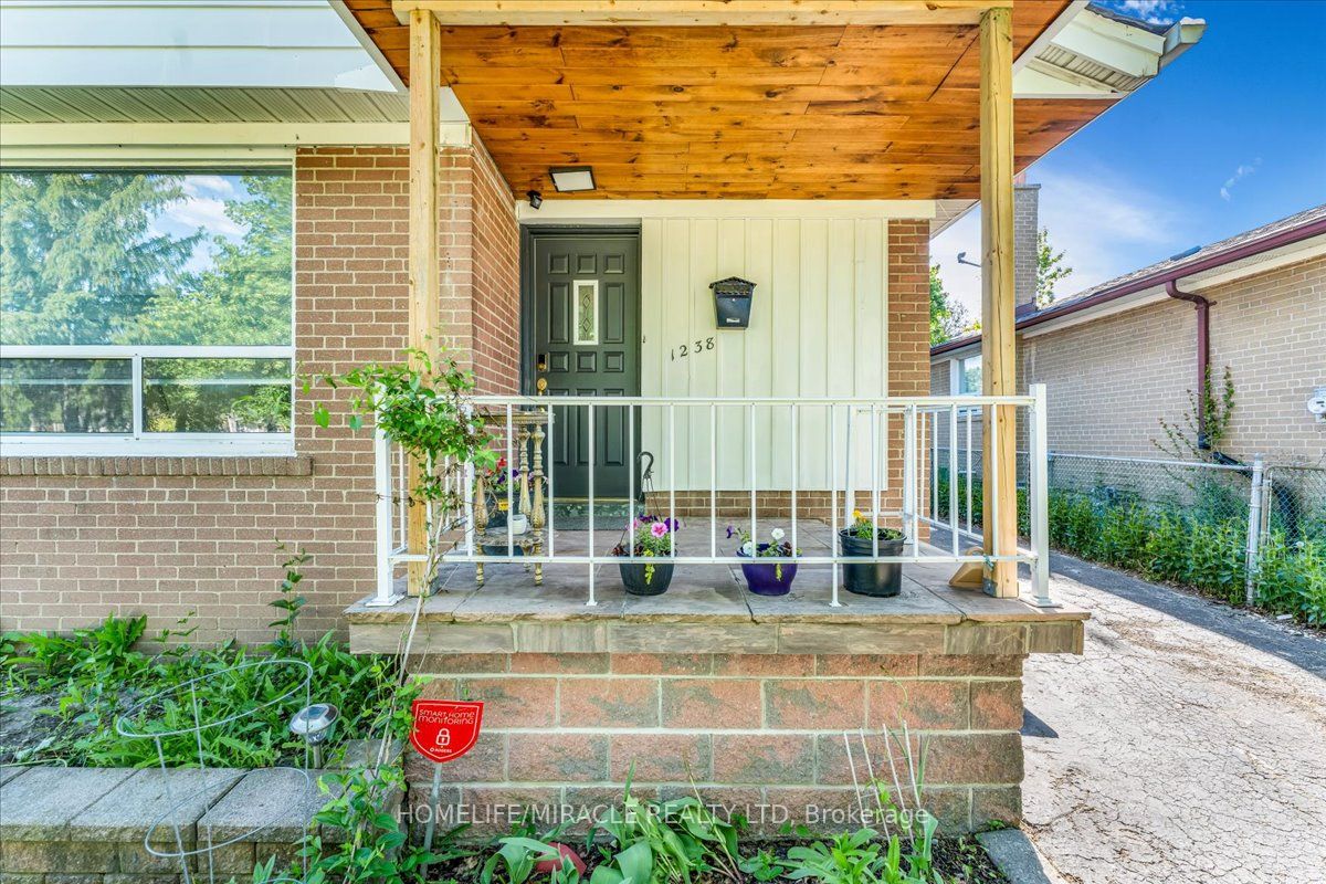 1238 Pharmacy Avenue, Toronto, ON M1R 2H9 photo 3