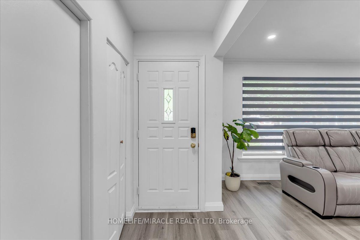 1238 Pharmacy Avenue, Toronto, ON M1R 2H9 photo 4