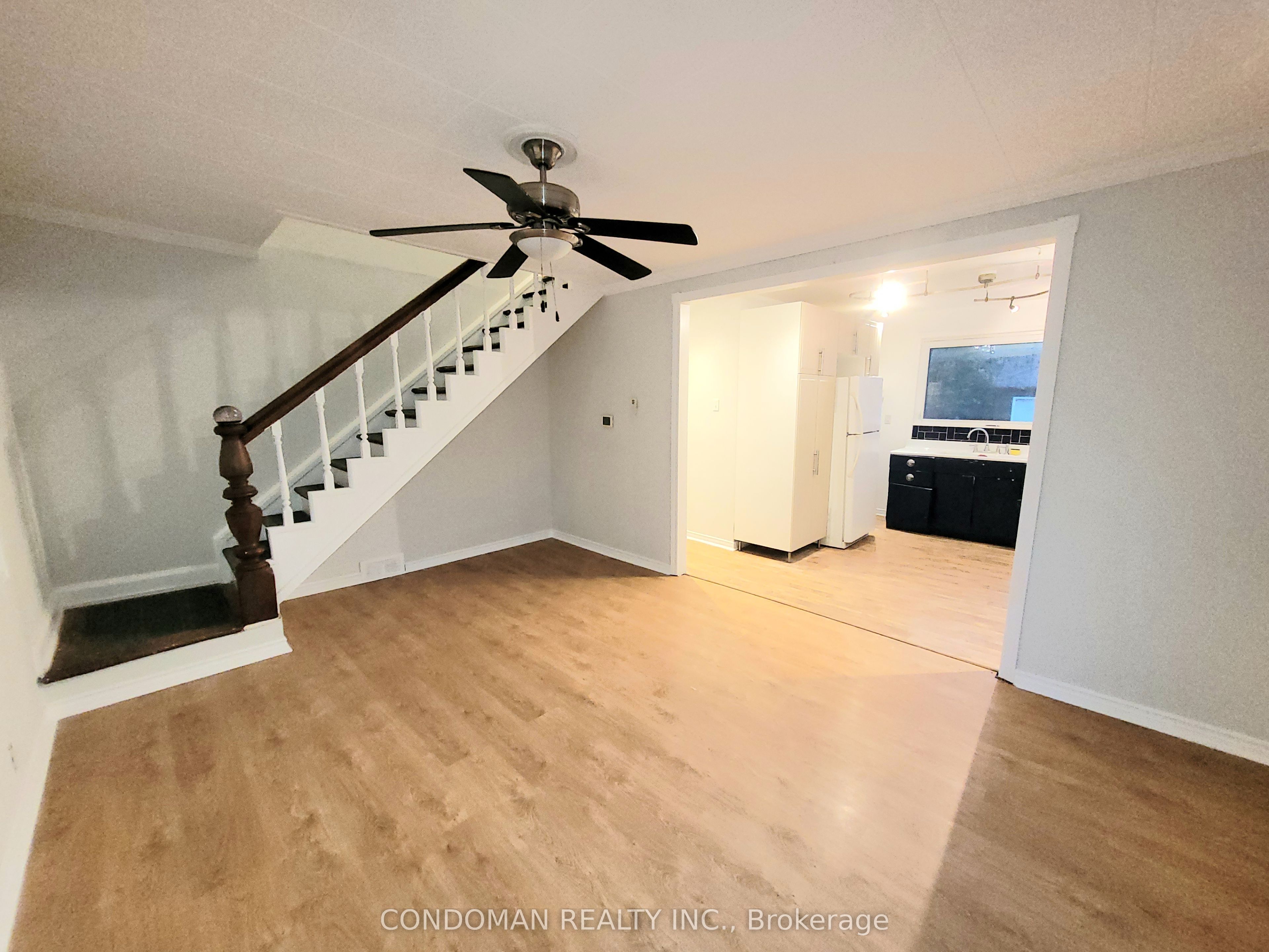 25 Baseball Place 202, Toronto, ON M4M 0E7 photo 3