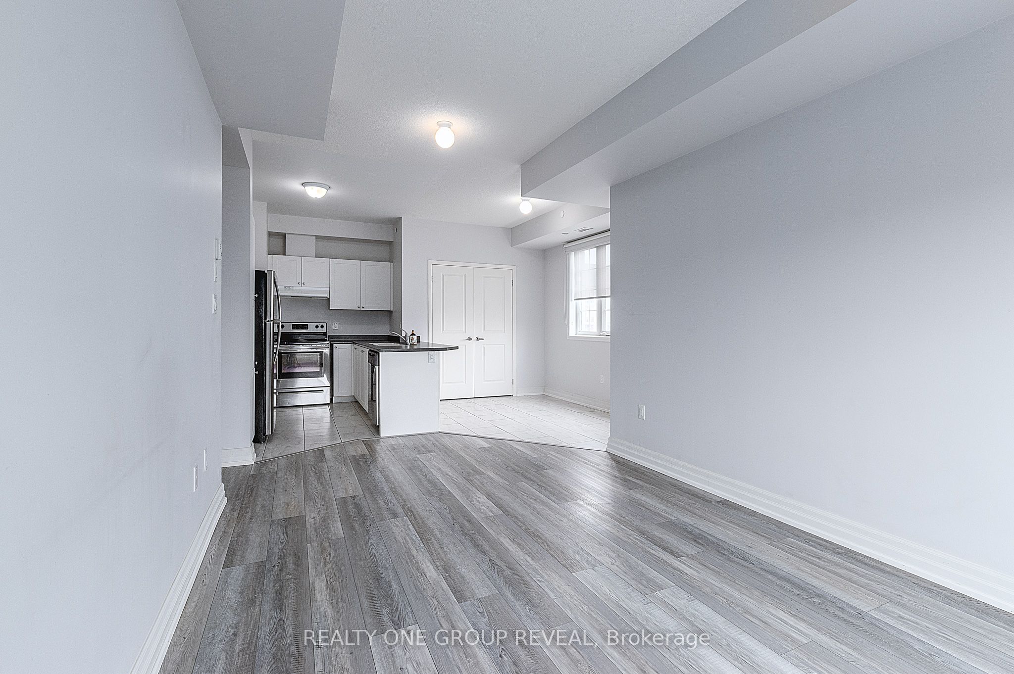 80 Aspen Springs Drive 210, Clarington, ON L1C 0V4 photo 2