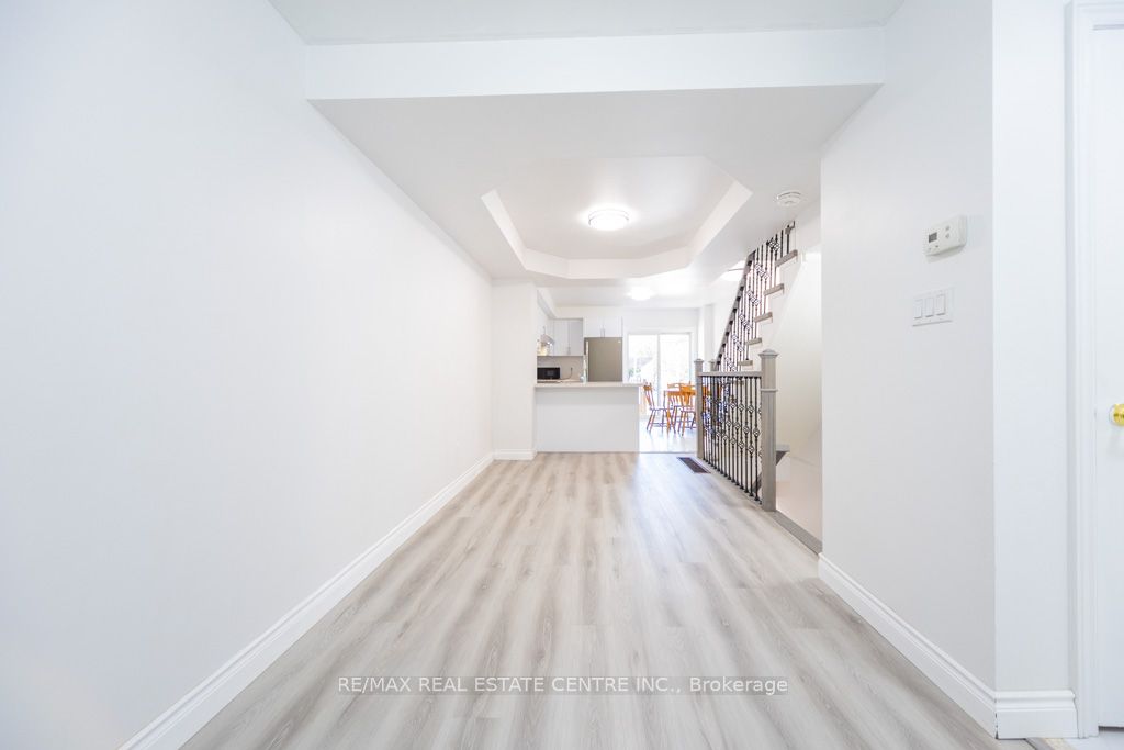 123 Enderby Road, Toronto, ON M4E 3W5 photo 4