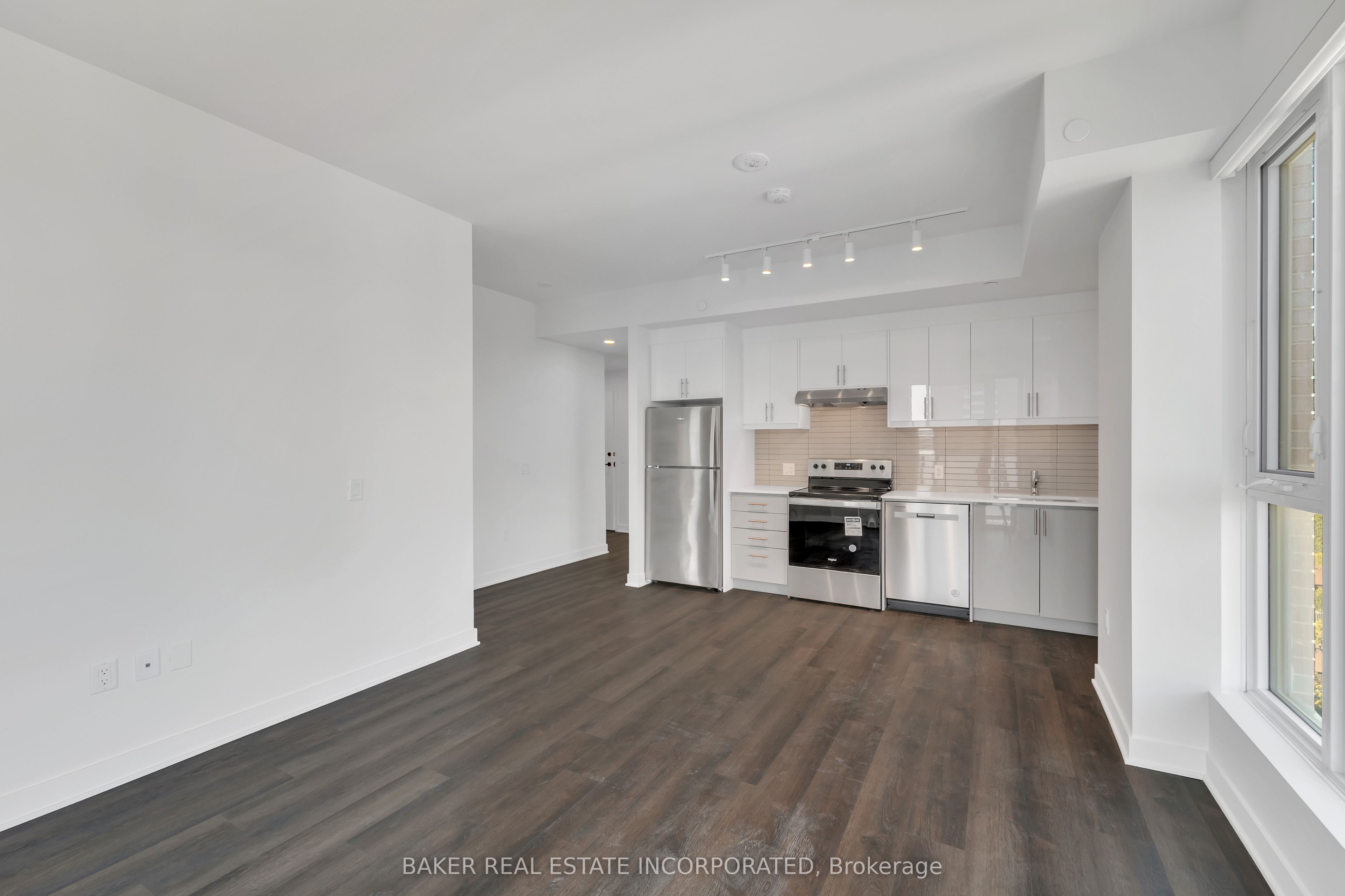 3030 Pharmacy Avenue 1407, Toronto, ON M1W 2N7 photo 2