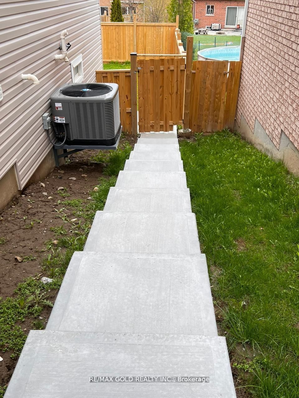 1708 Arborwood Drive, Oshawa, ON L1K 0P1 photo 2