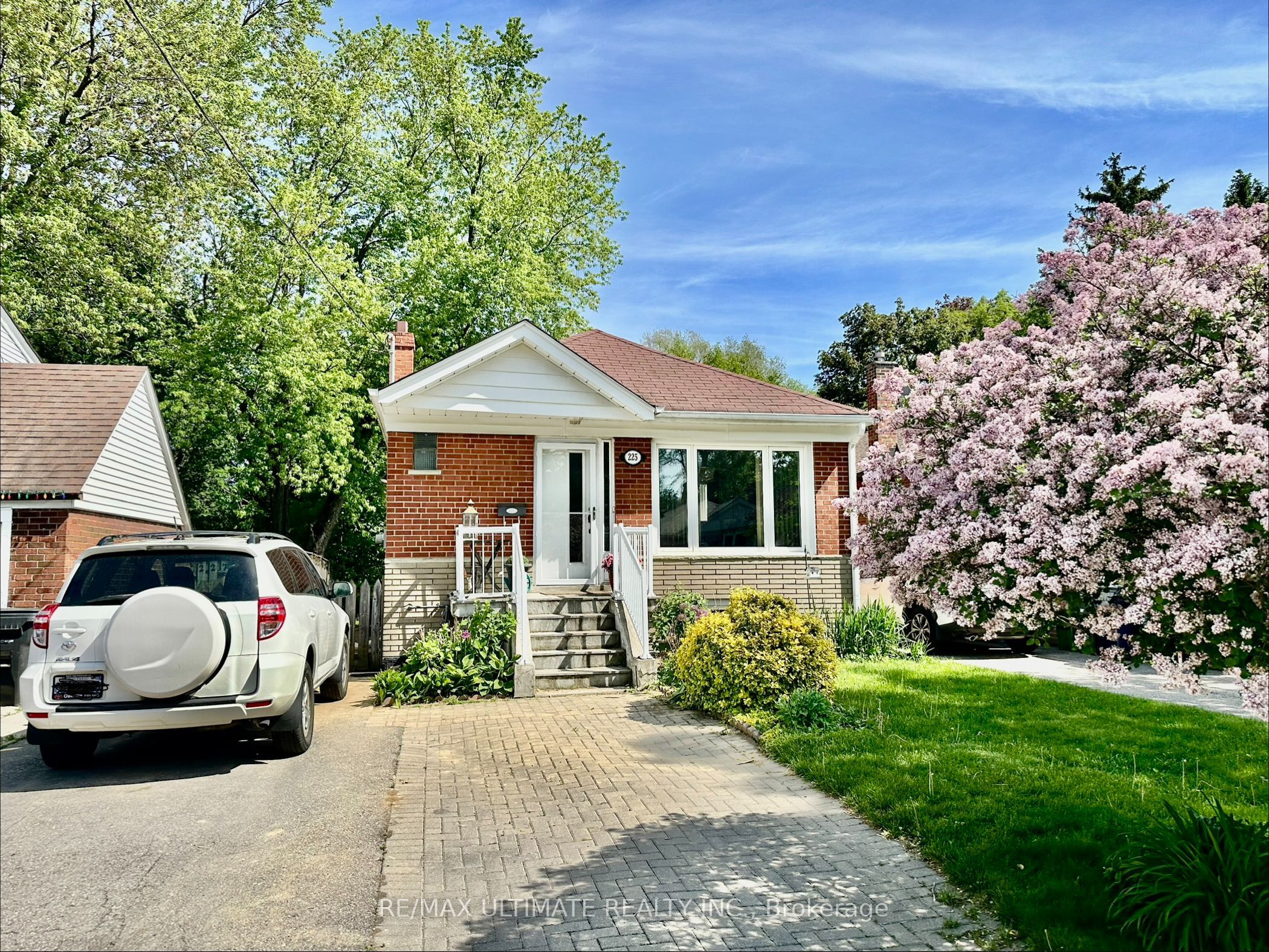 225 Ferris Road BSMT, Toronto, ON M4B 1H2