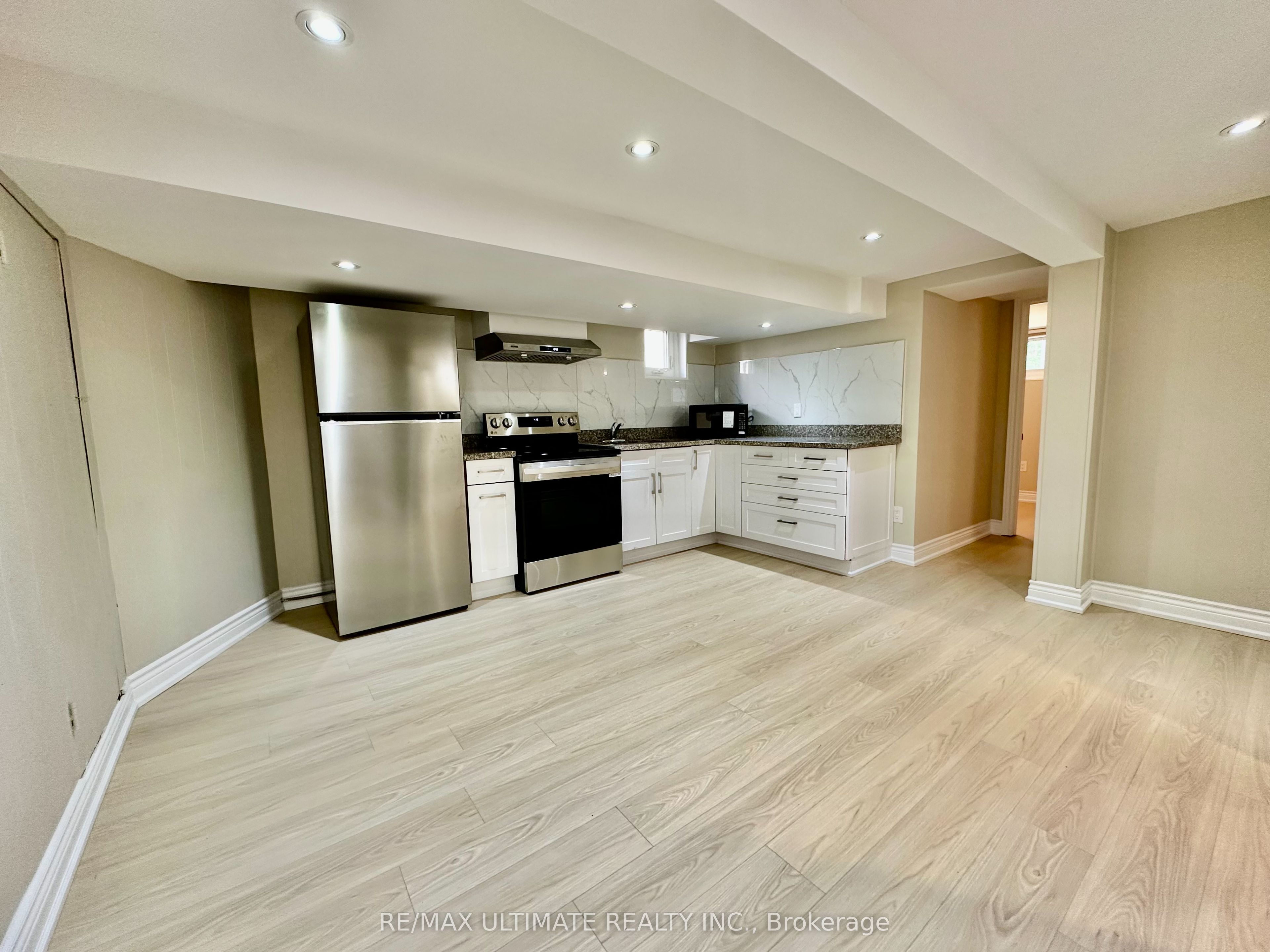 225 Ferris Road BSMT, Toronto, ON M4B 1H2 photo 4