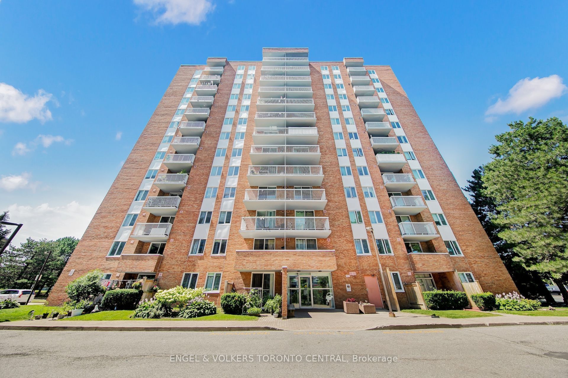 15 Sewells Road 606, Toronto, ON M1B 3V7 photo 2
