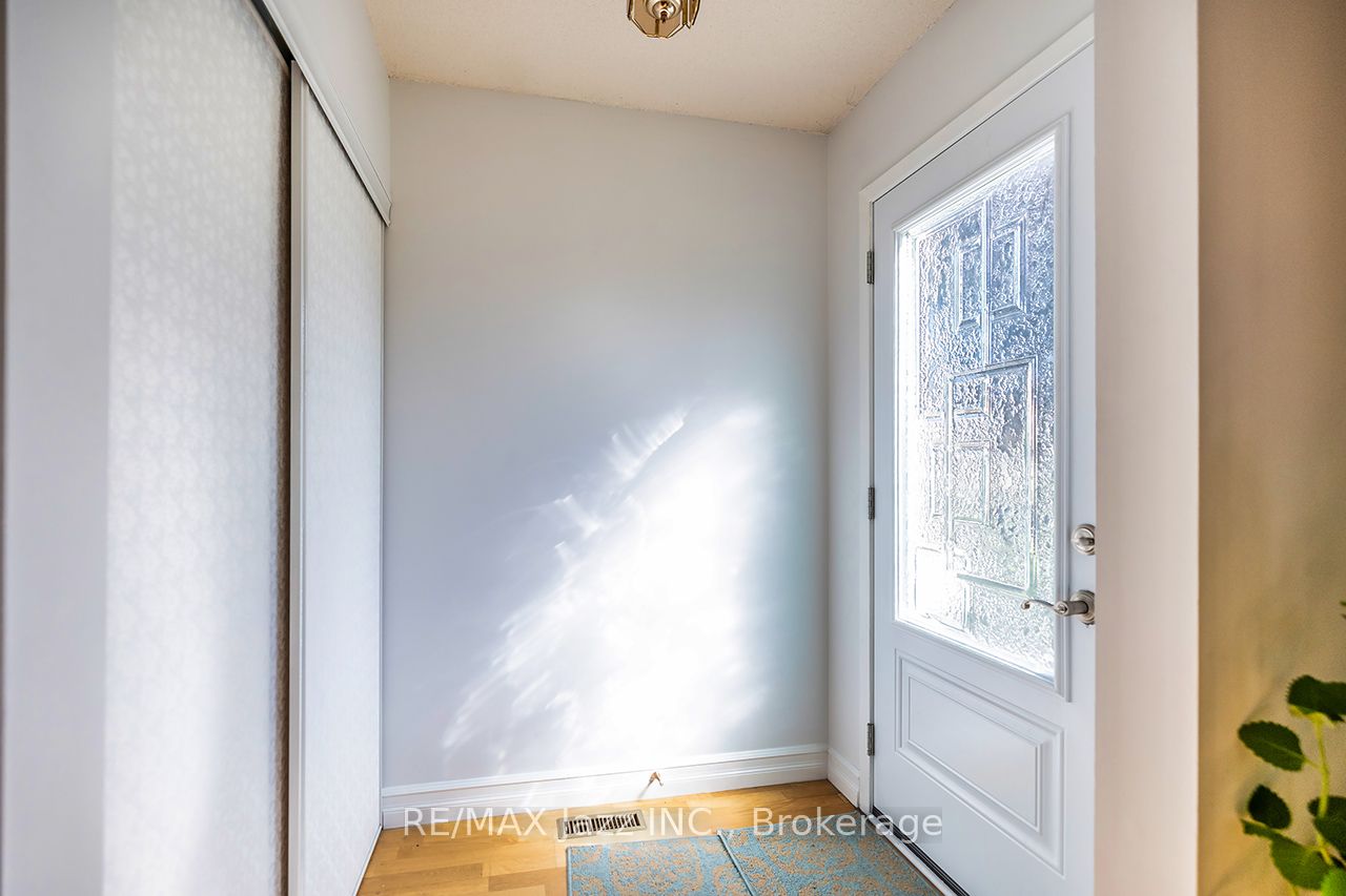810 Kilkenny Court, Oshawa, ON L1J 7B7 photo 3