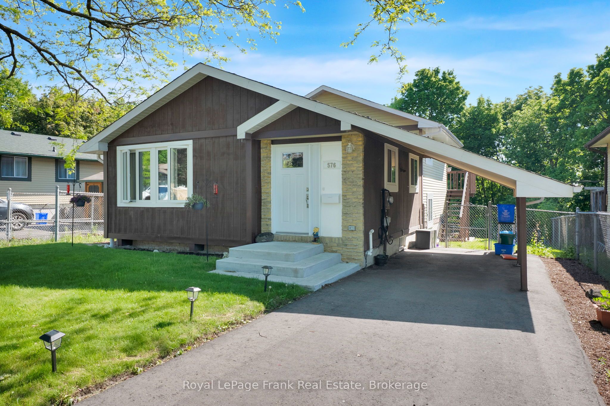 576 Annandale Street, Oshawa, ON L1H 7S7 photo 2