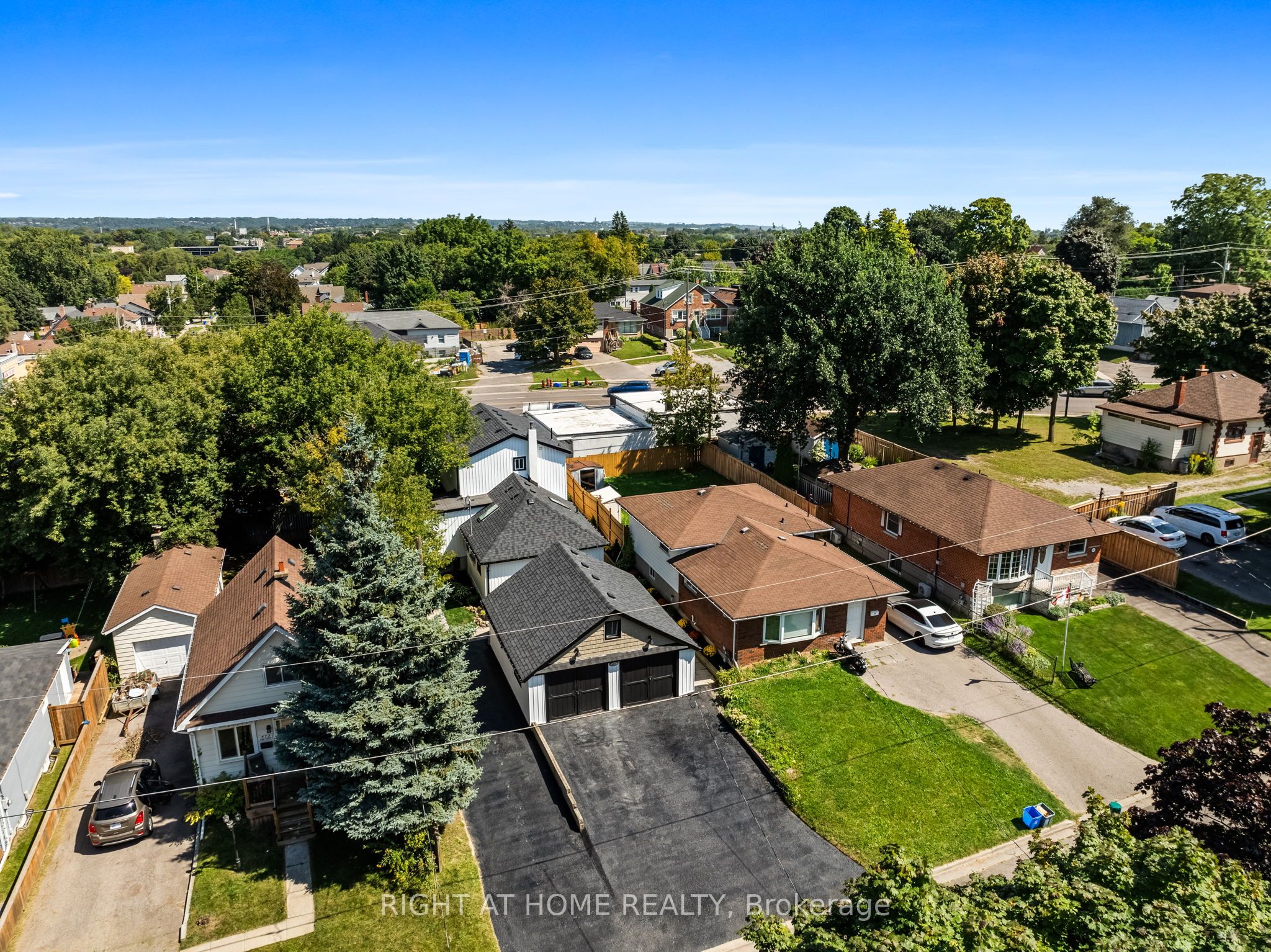 477 Montrave Avenue 1, Oshawa, ON L1J 4S6