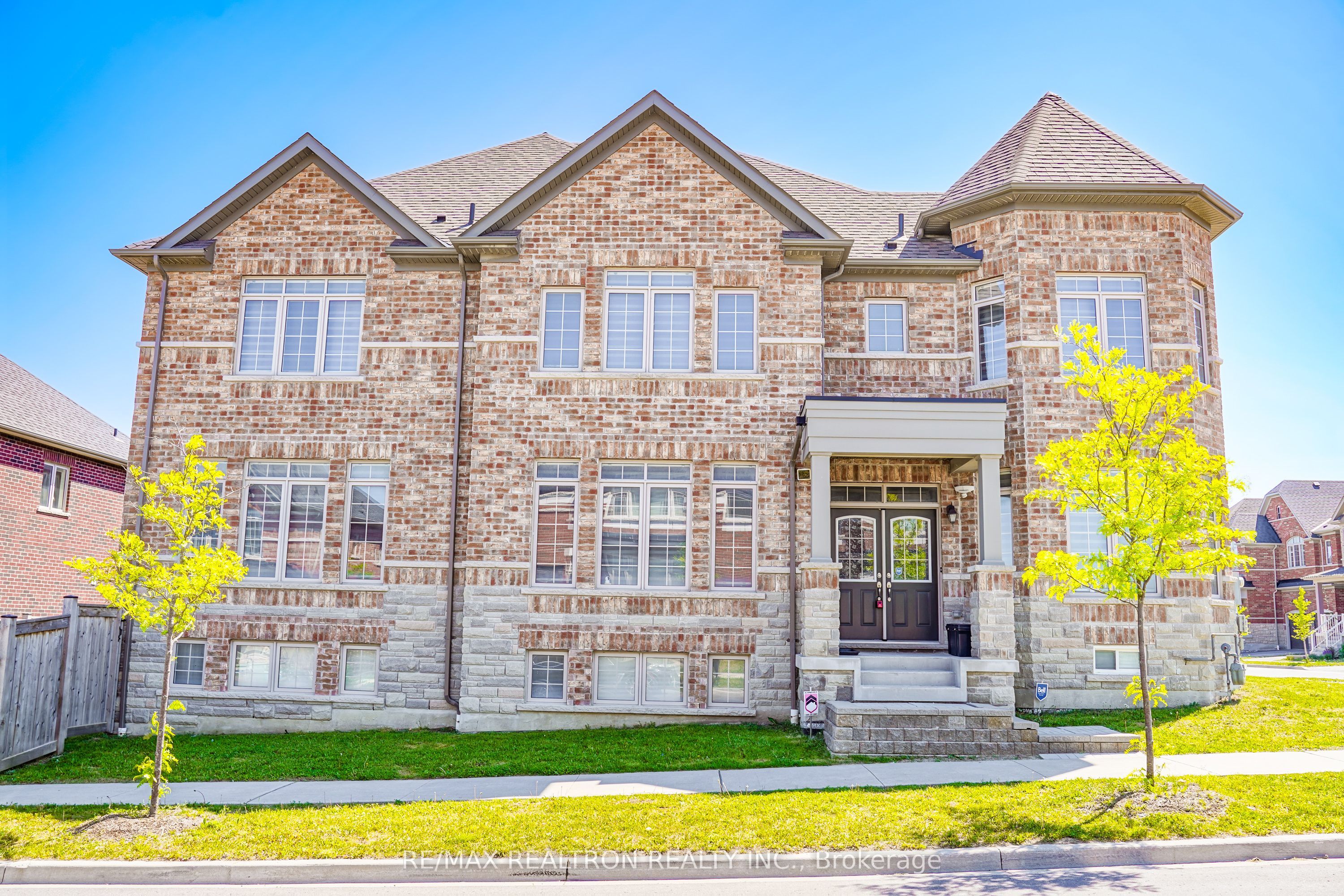 2431 Hibiscus Drive, Pickering, ON L1X 0H1 photo 3