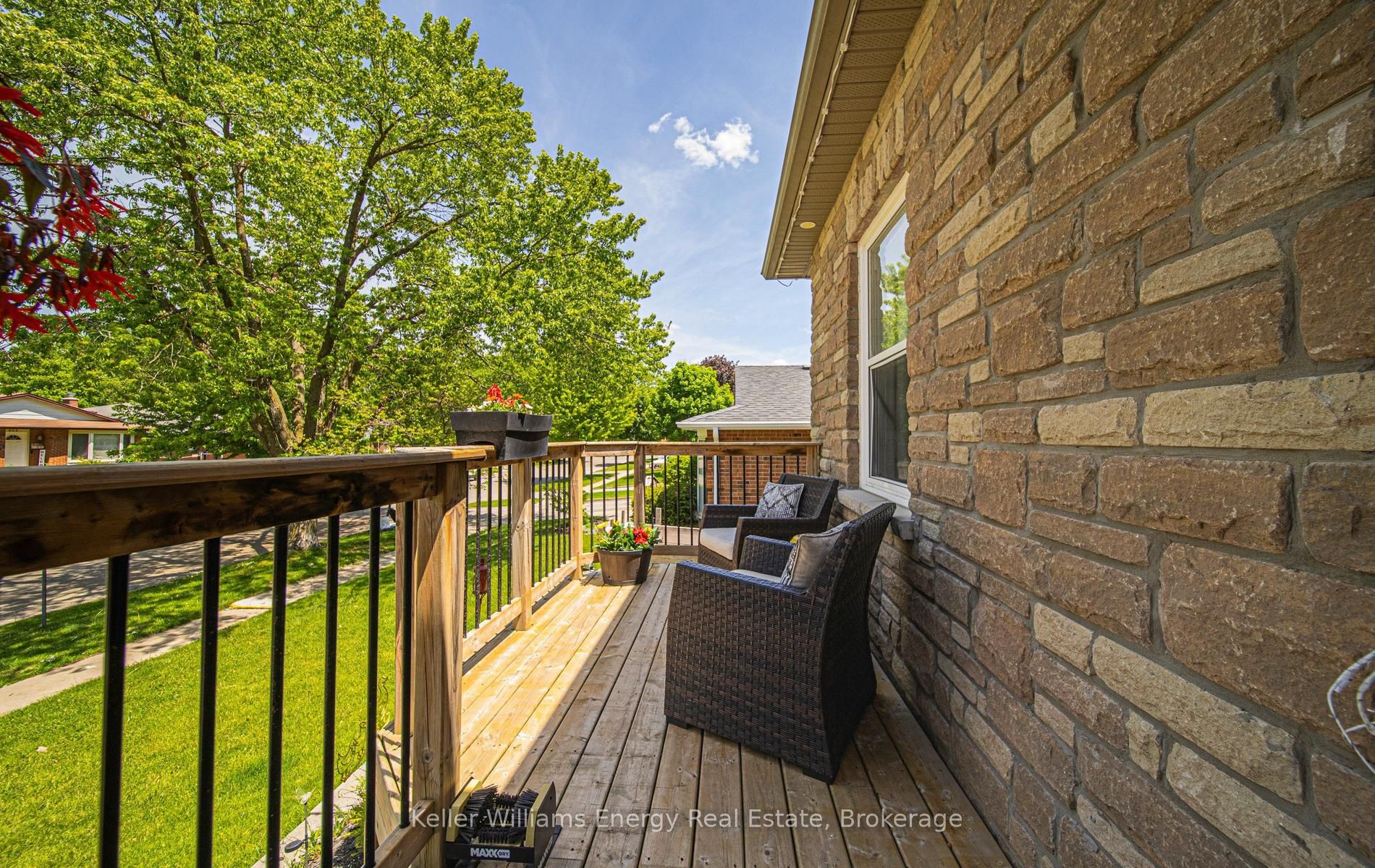 929 Dublin Street, Whitby, ON L1N 1Y9 photo 2