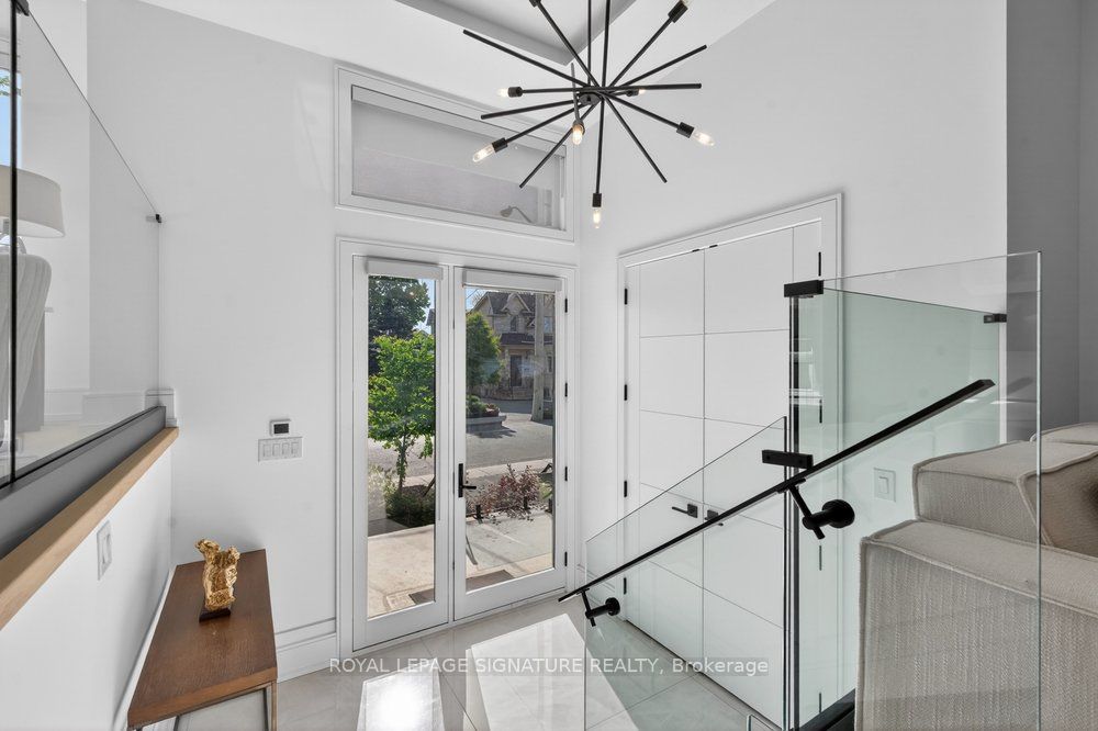 39 Derwyn Road, Toronto, ON M4J 4N1 photo 3