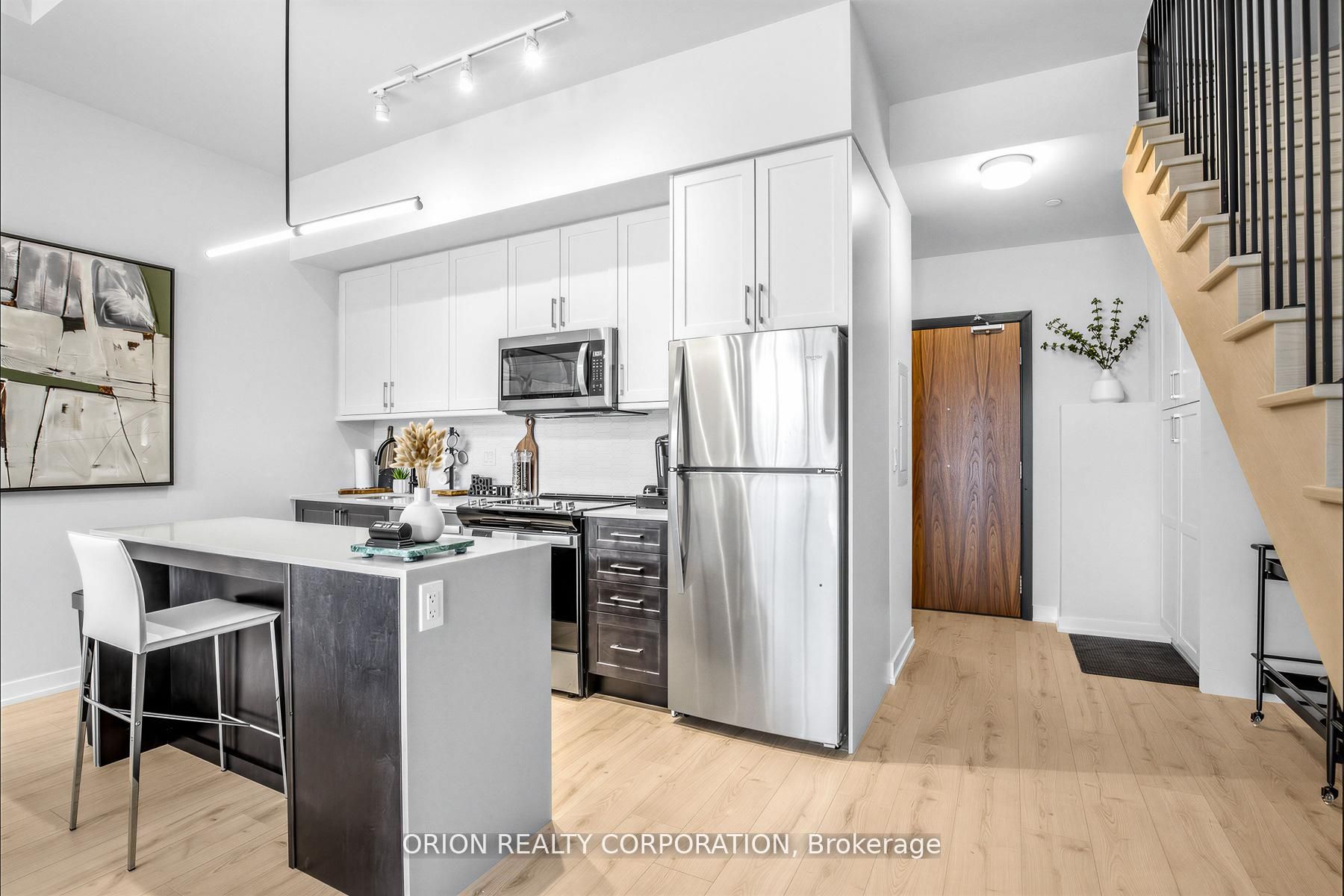 201 Brock Street S 106, Whitby, ON L1N 0P8 photo 3