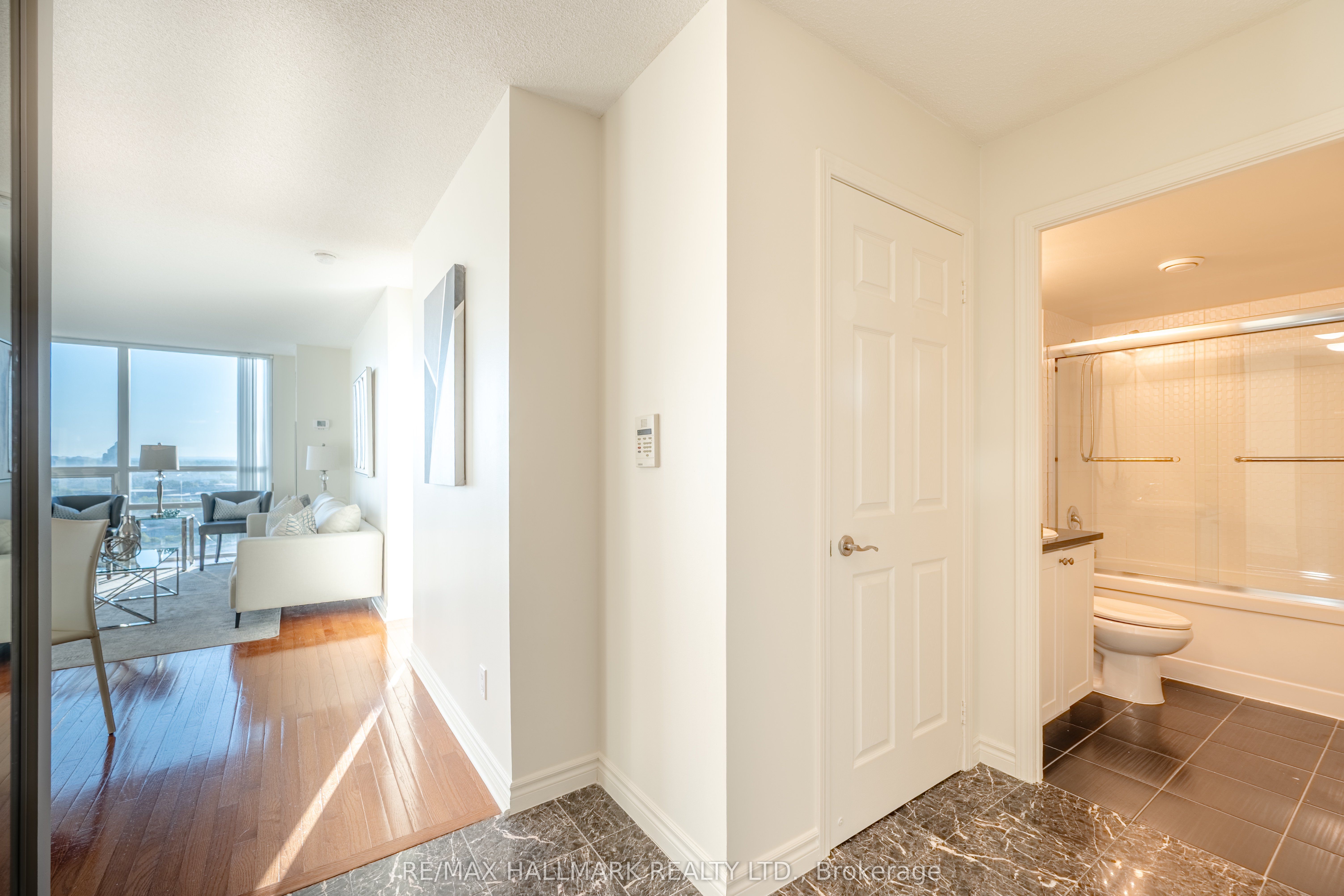88 Grangeway Avenue 1705, Toronto, ON M1H 0A2 photo 3