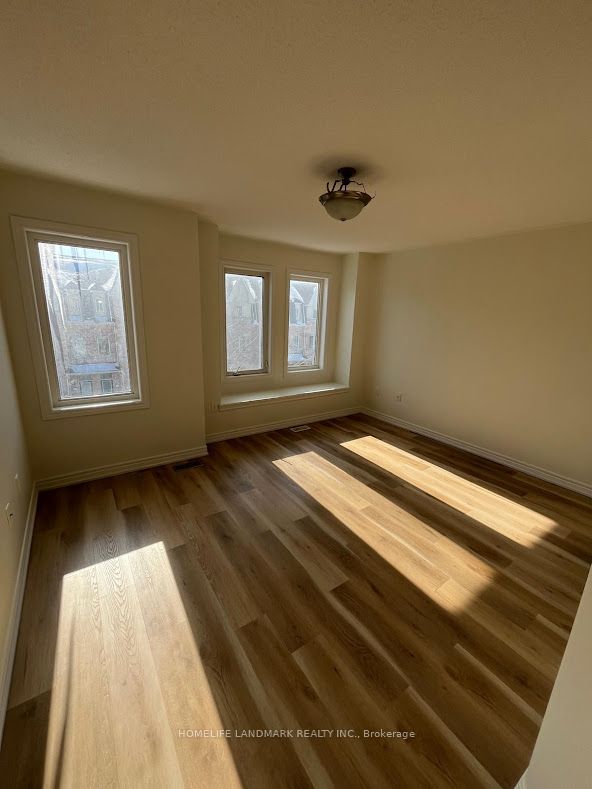 12 kawneer Terrace, Toronto, ON M1P 0C3 photo 2